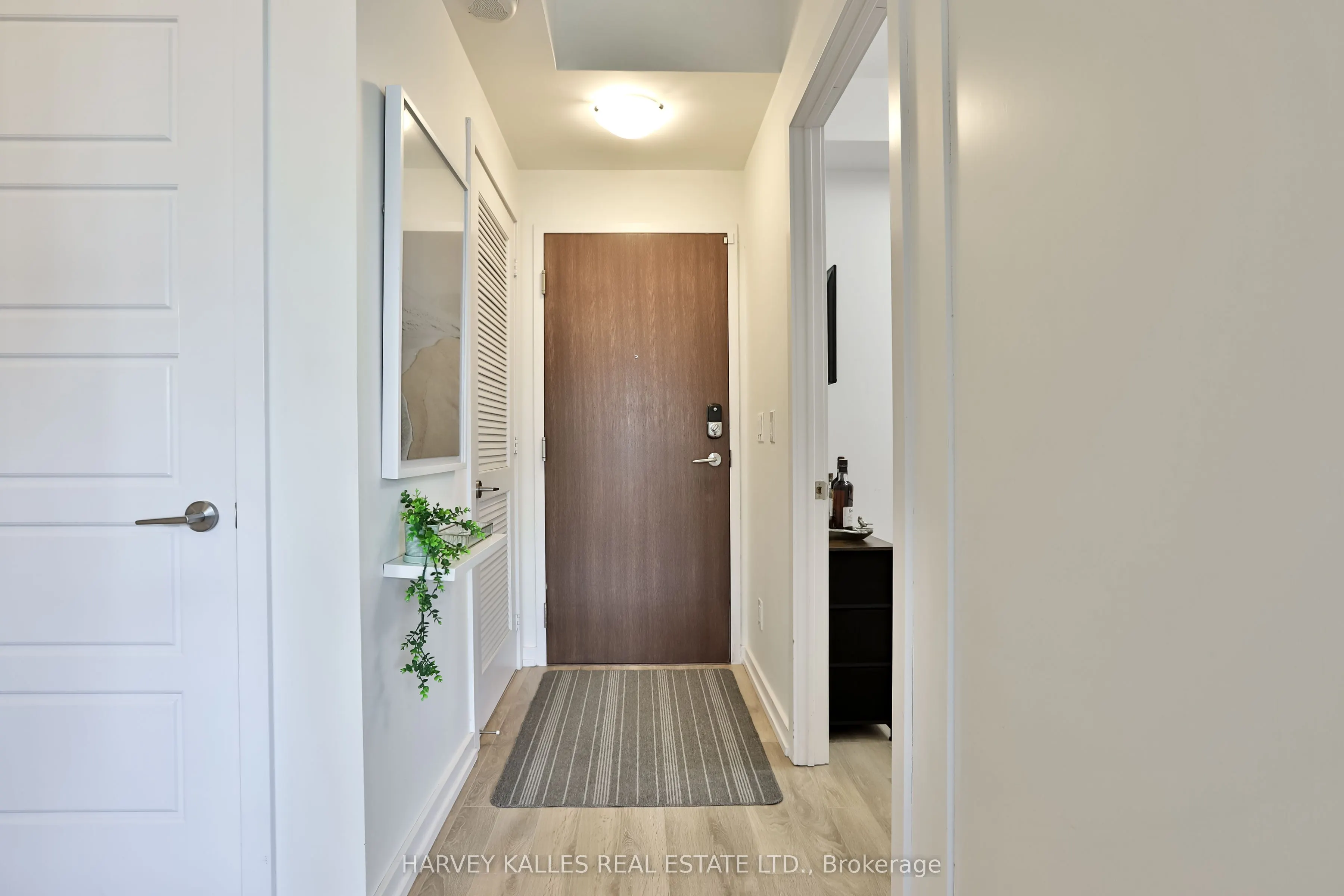 241 Sea Ray Avenue, #320