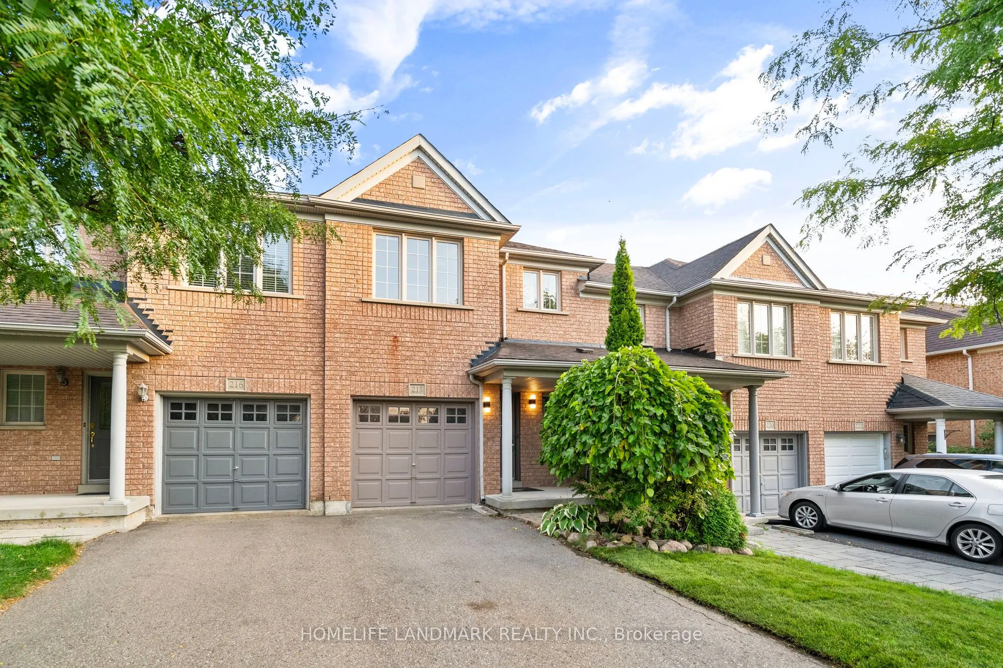 218 Burgess Crescent