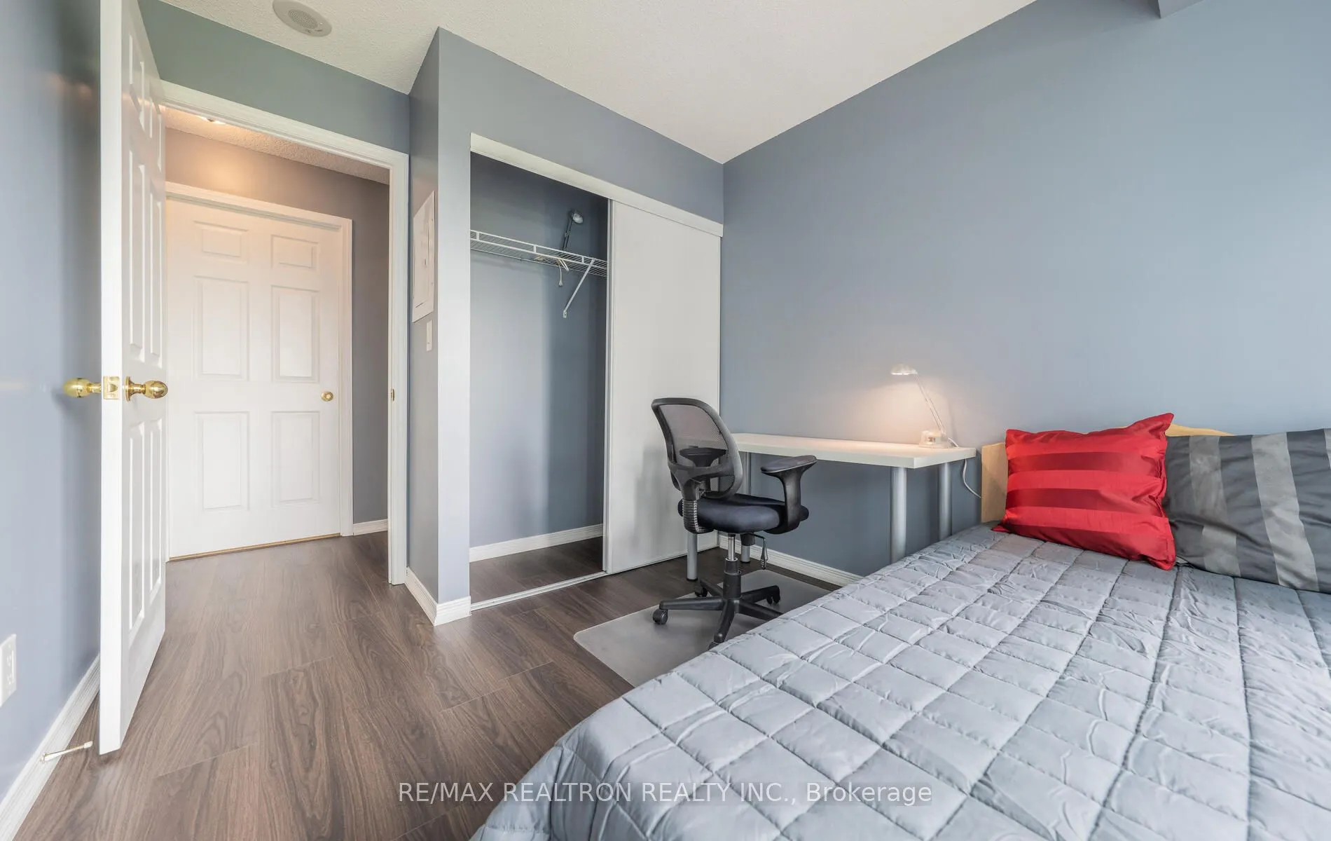 185 Oneida Crescent, #708