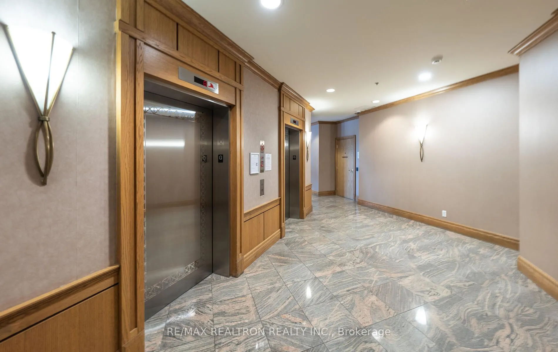 185 Oneida Crescent, #708