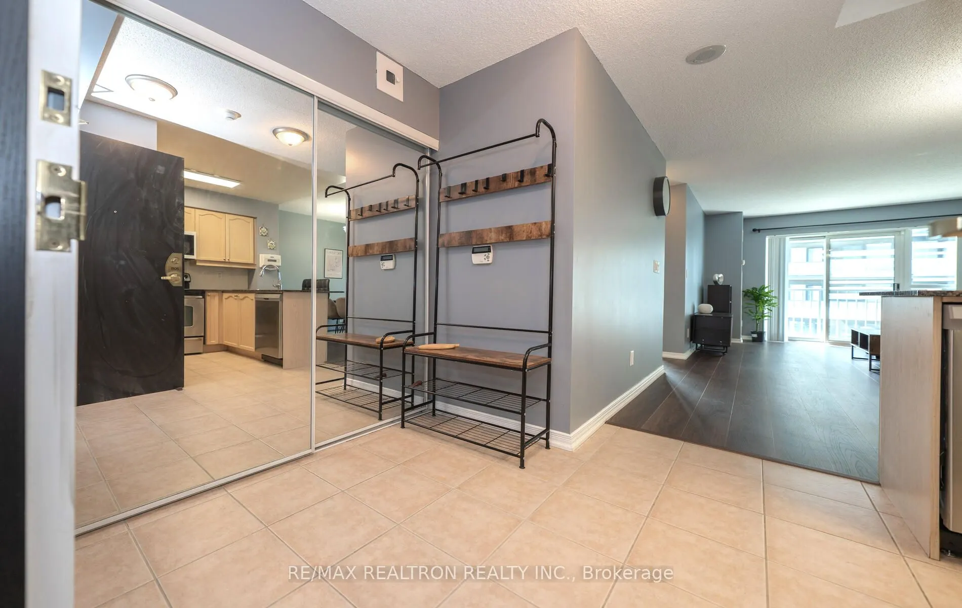 185 Oneida Crescent, #708