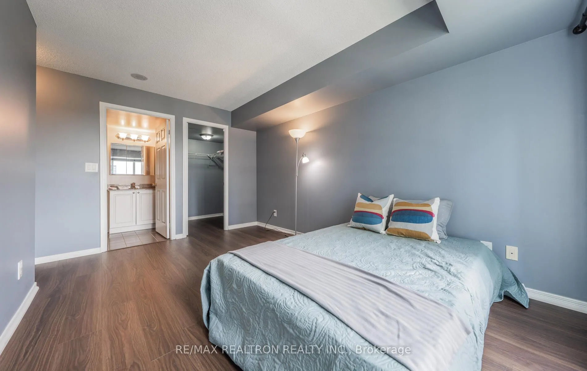 185 Oneida Crescent, #708