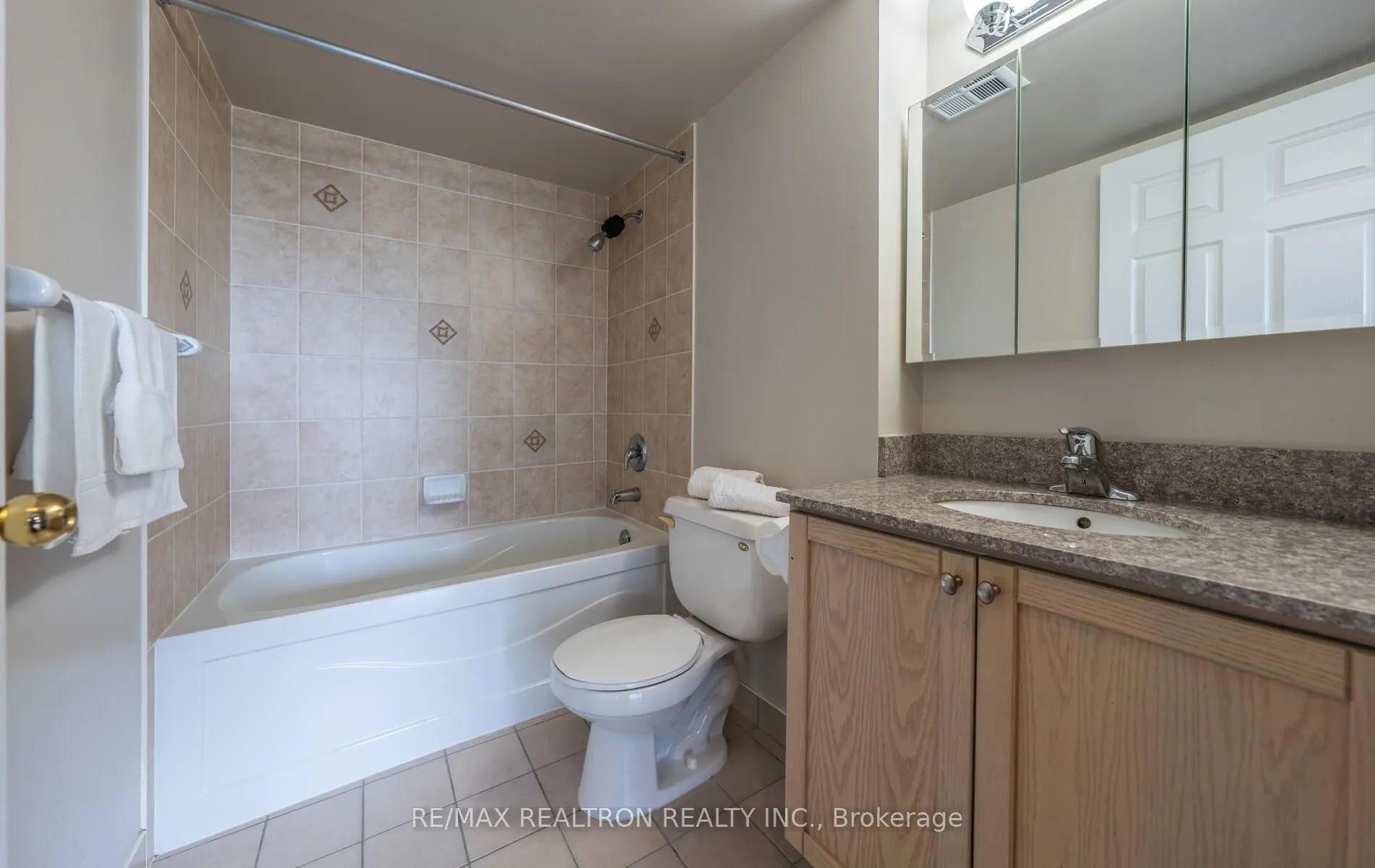 185 Oneida Crescent, #708