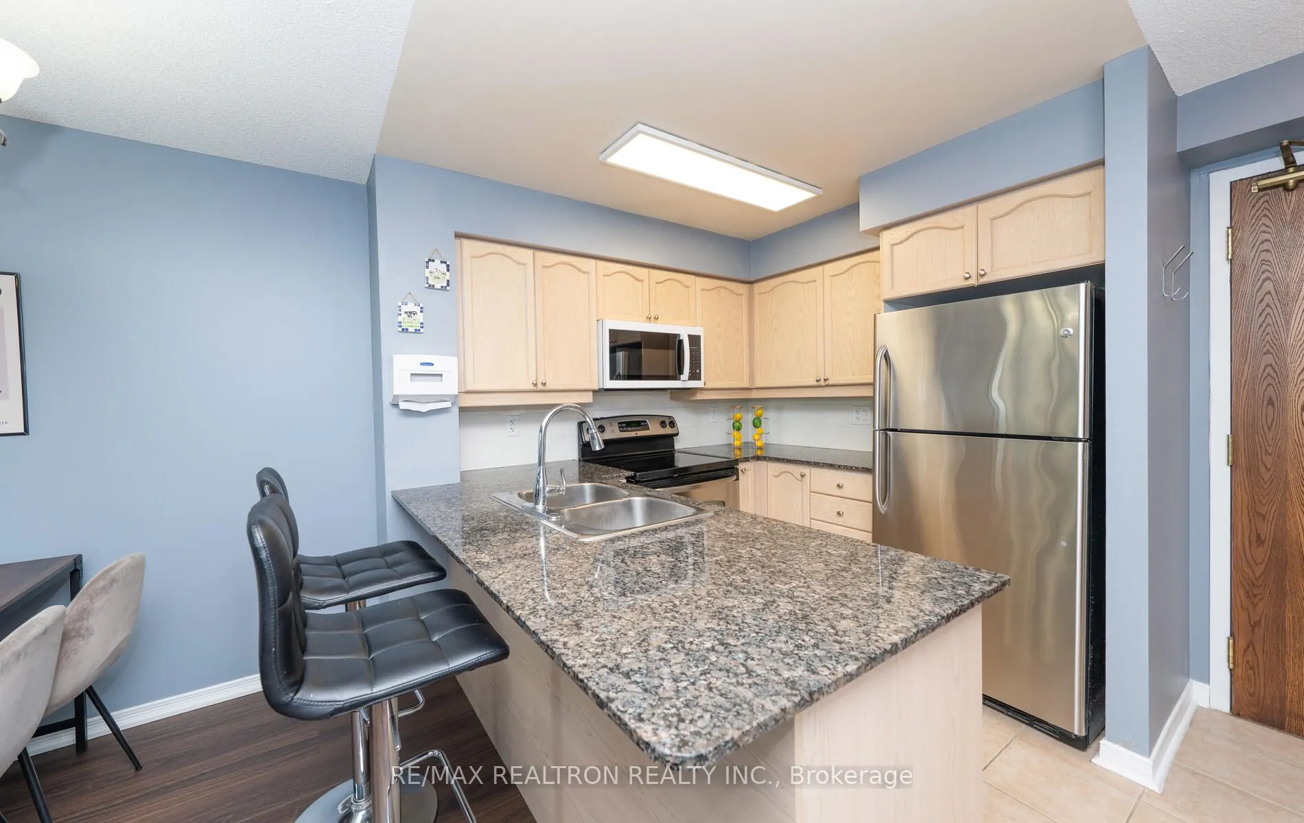 185 Oneida Crescent, #708