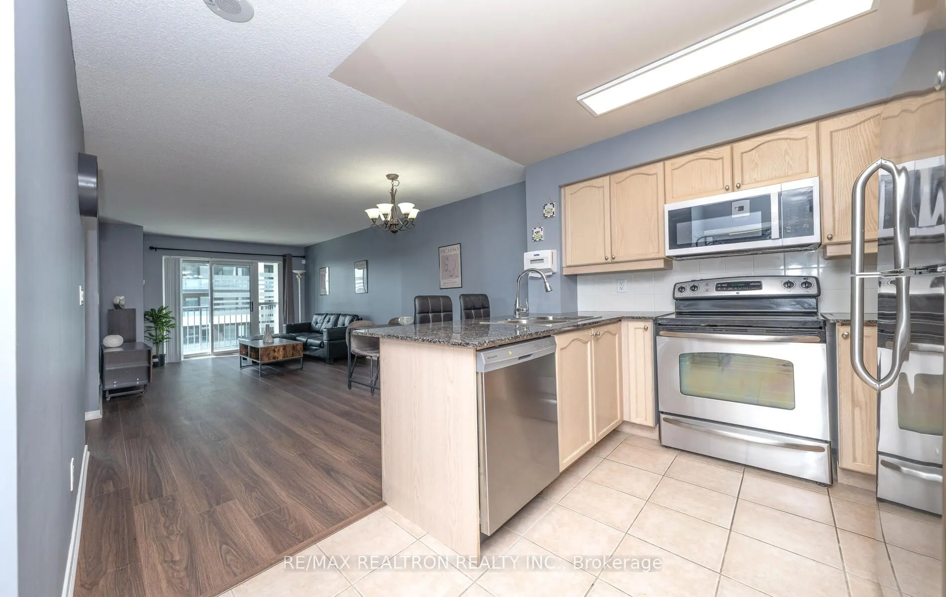 185 Oneida Crescent, #708