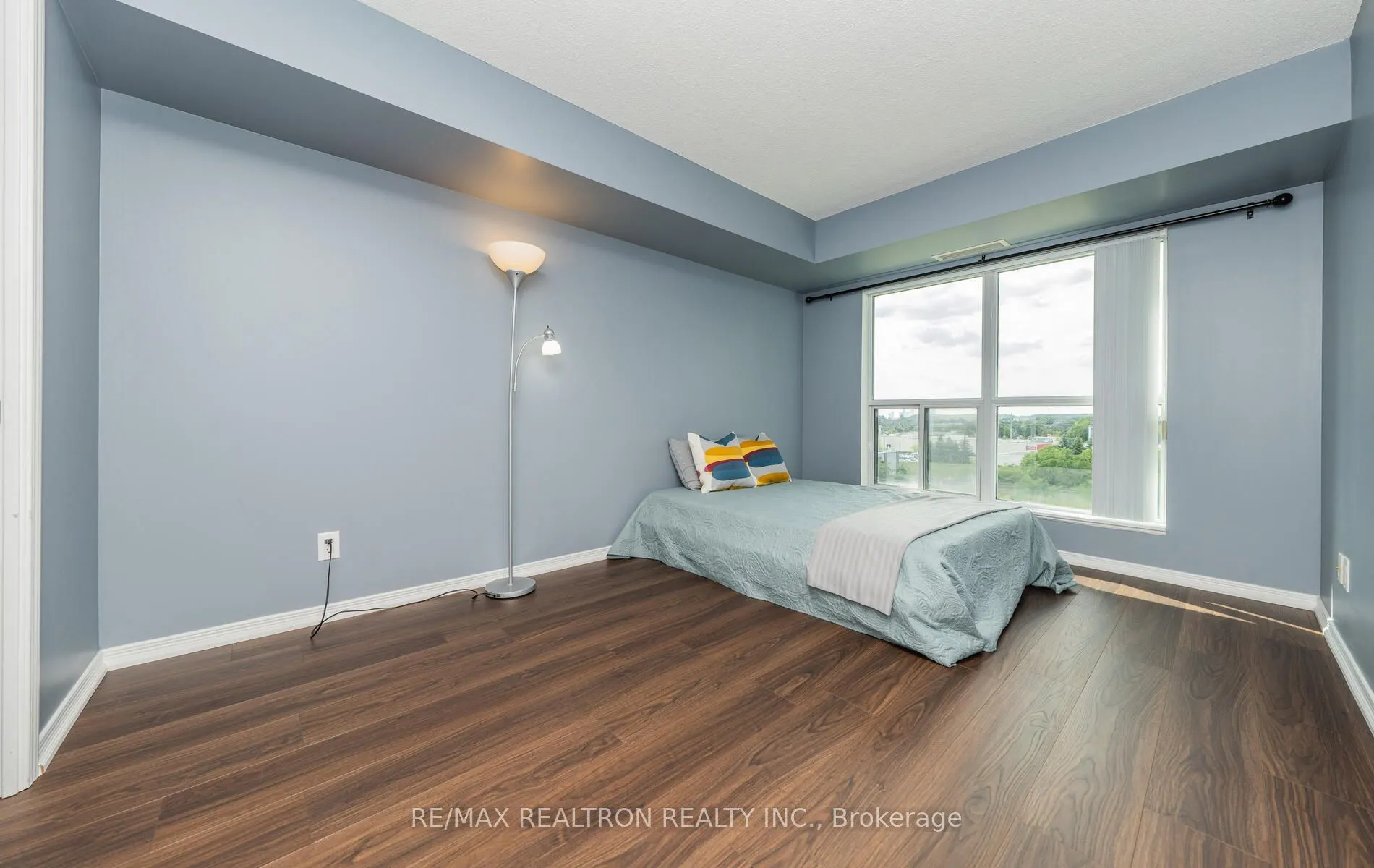185 Oneida Crescent, #708