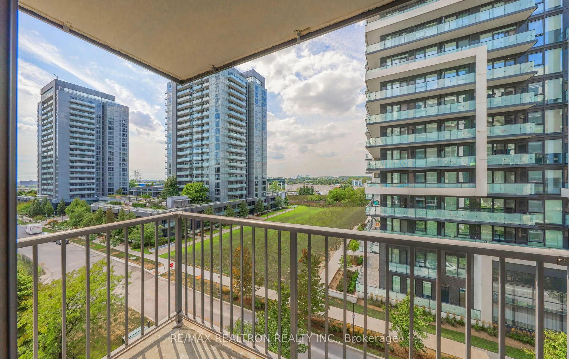 185 Oneida Crescent, #708
