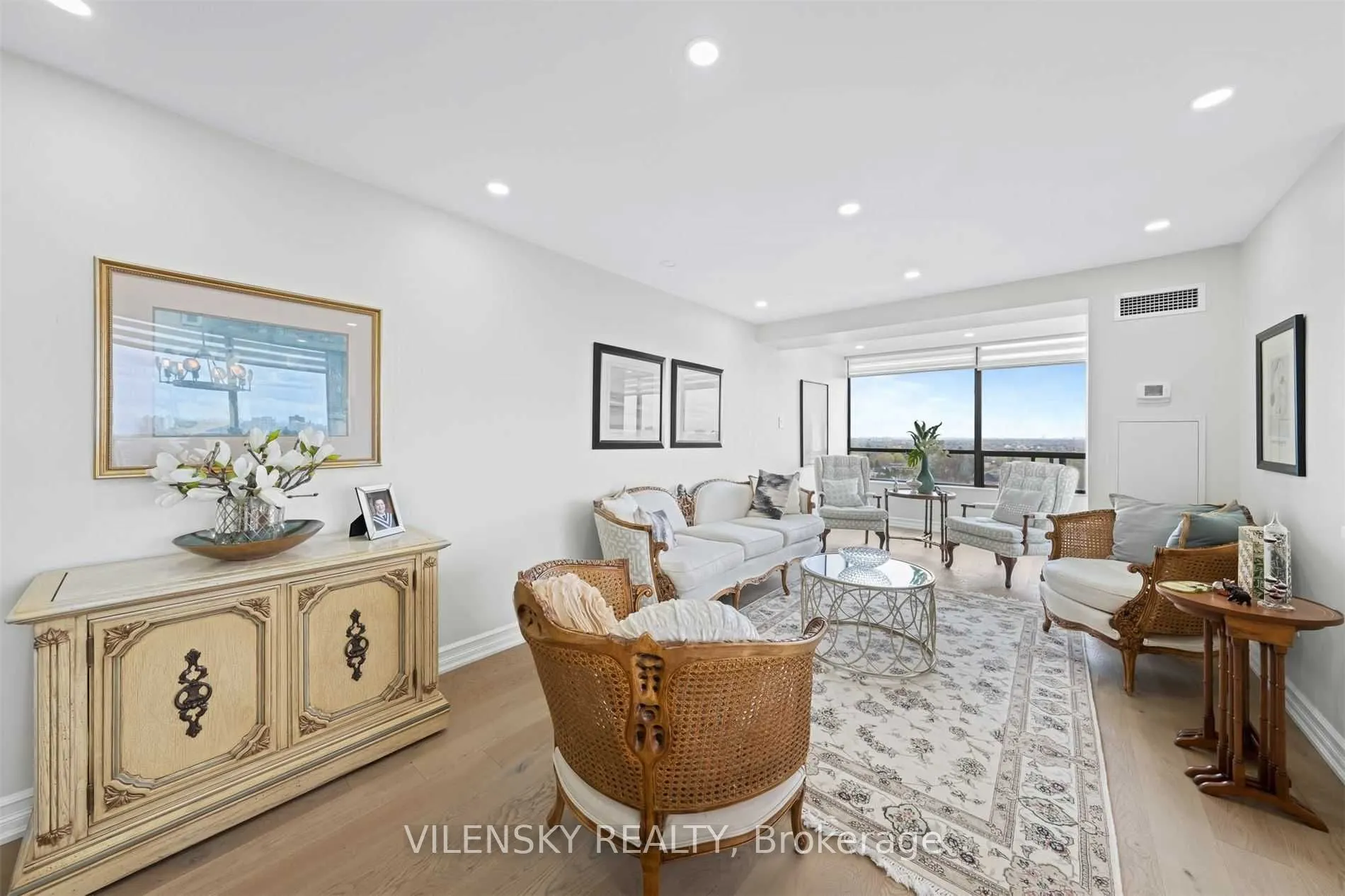 7460 Bathurst Street, #1407