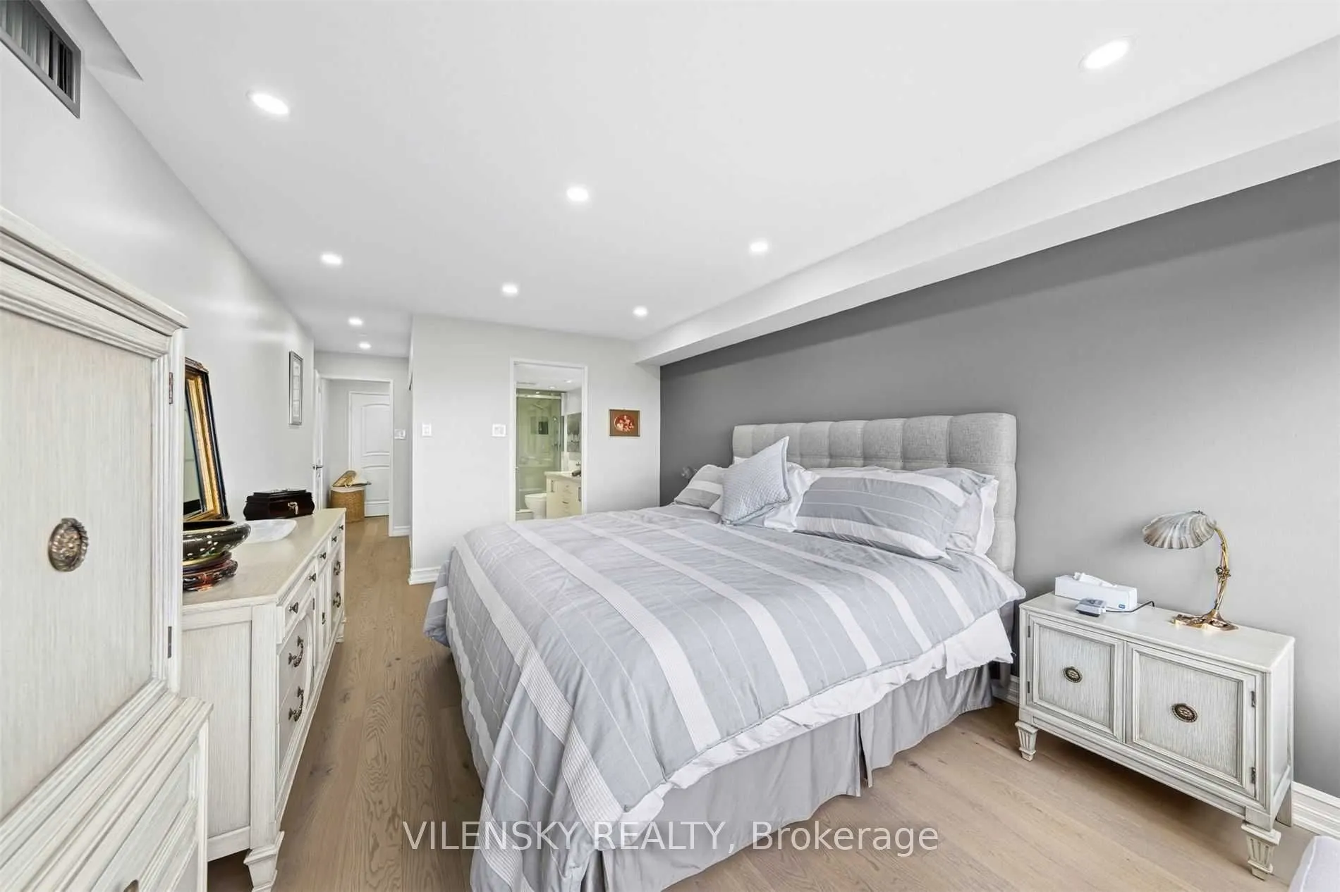 7460 Bathurst Street, #1407