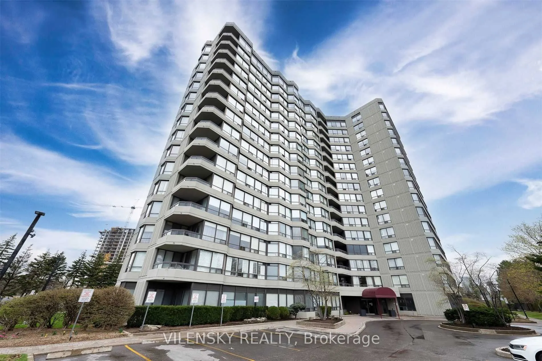 7460 Bathurst Street, #1407