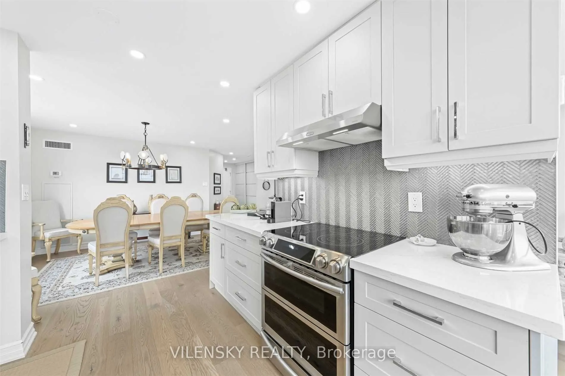 7460 Bathurst Street, #1407