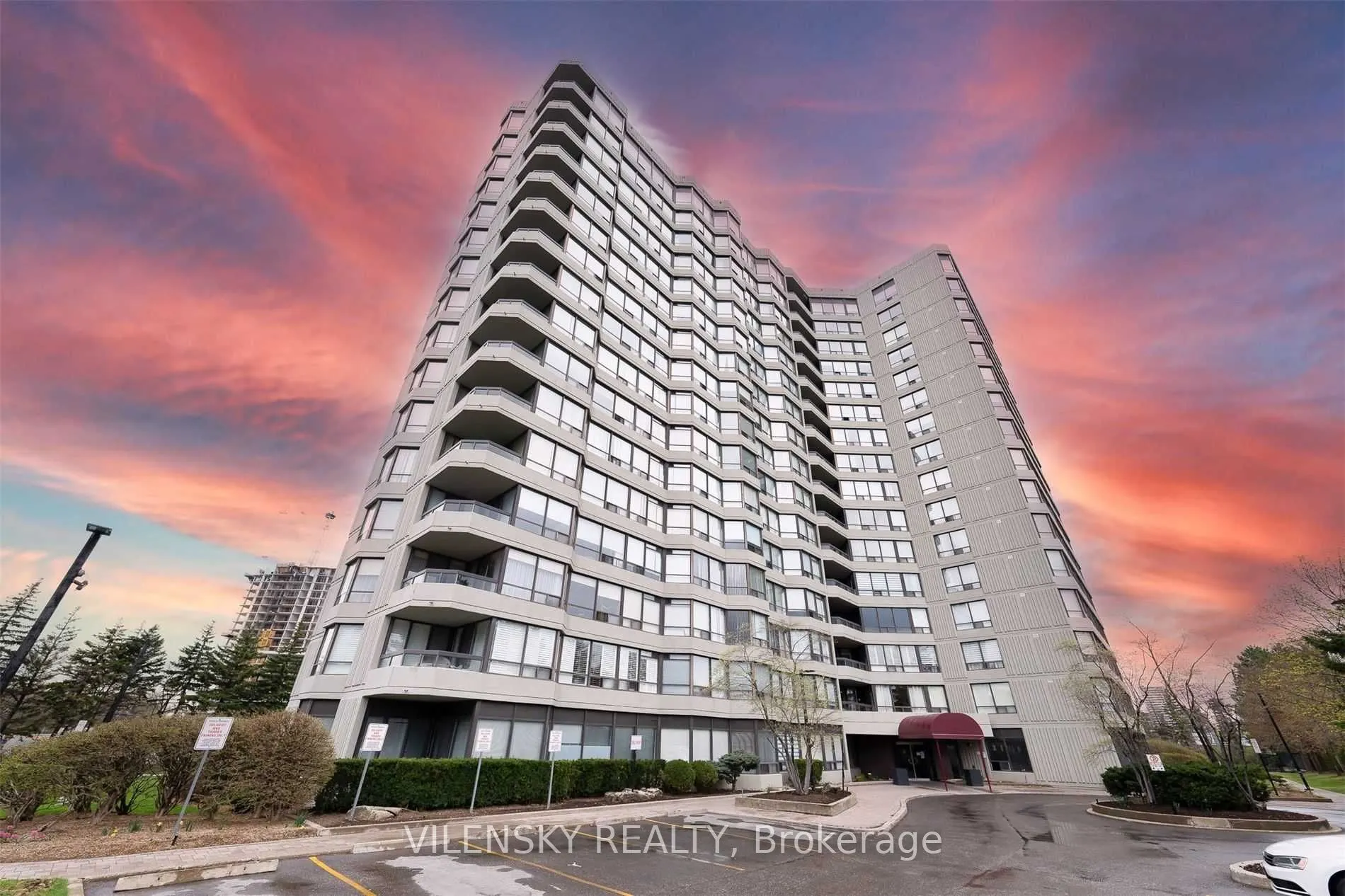 7460 Bathurst Street, #1407