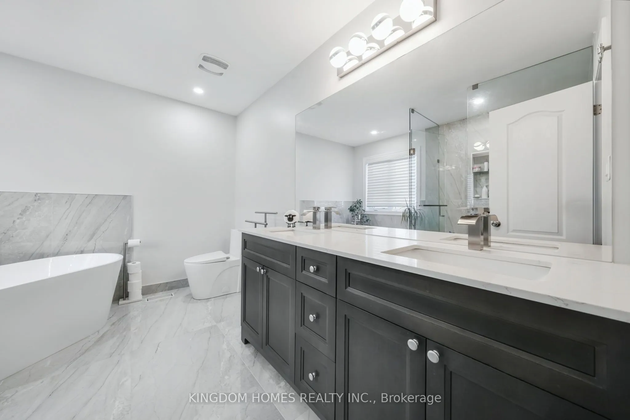 1152 Peelar Crescent