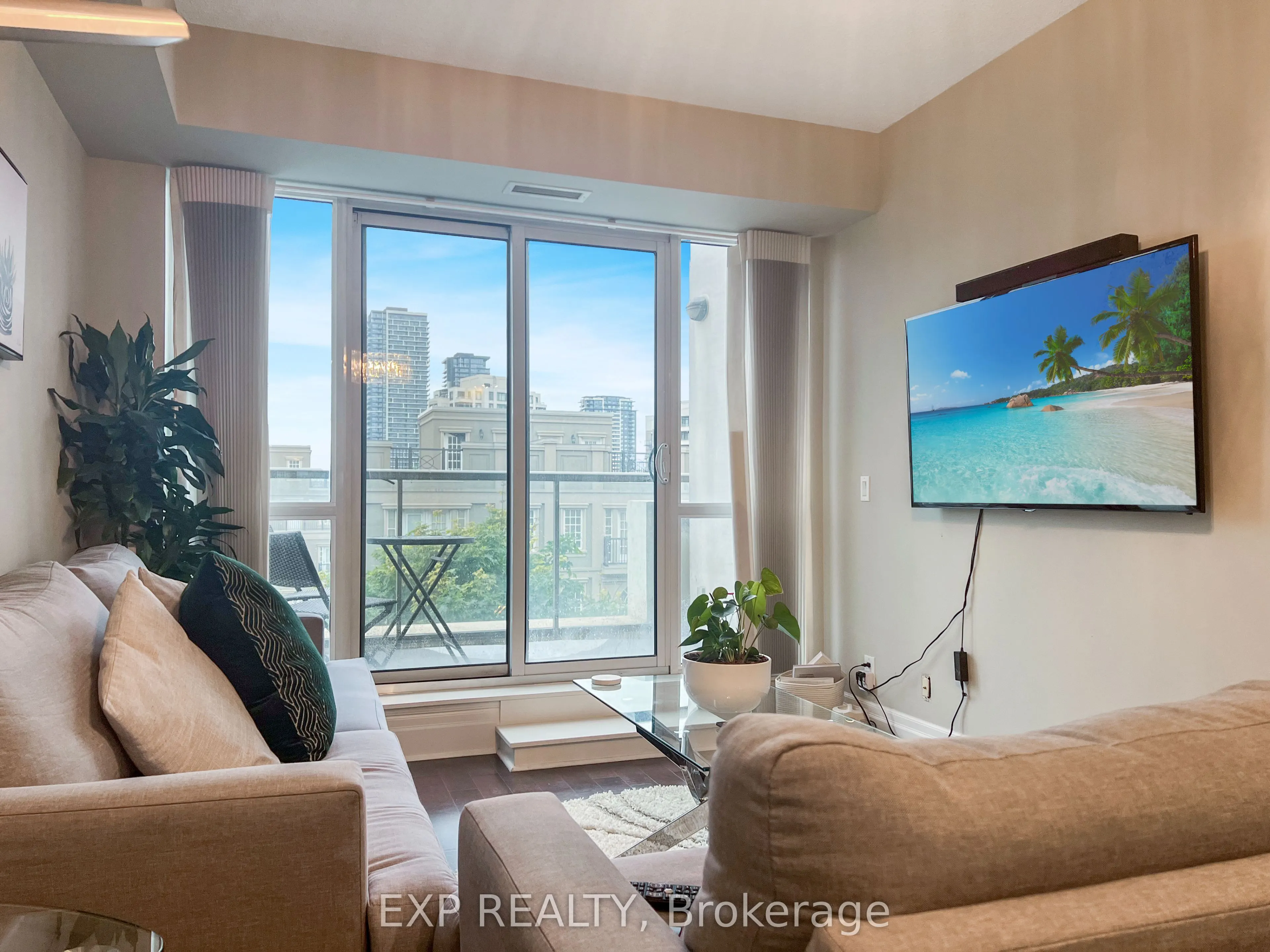 39 Upper Duke Crescent, #421