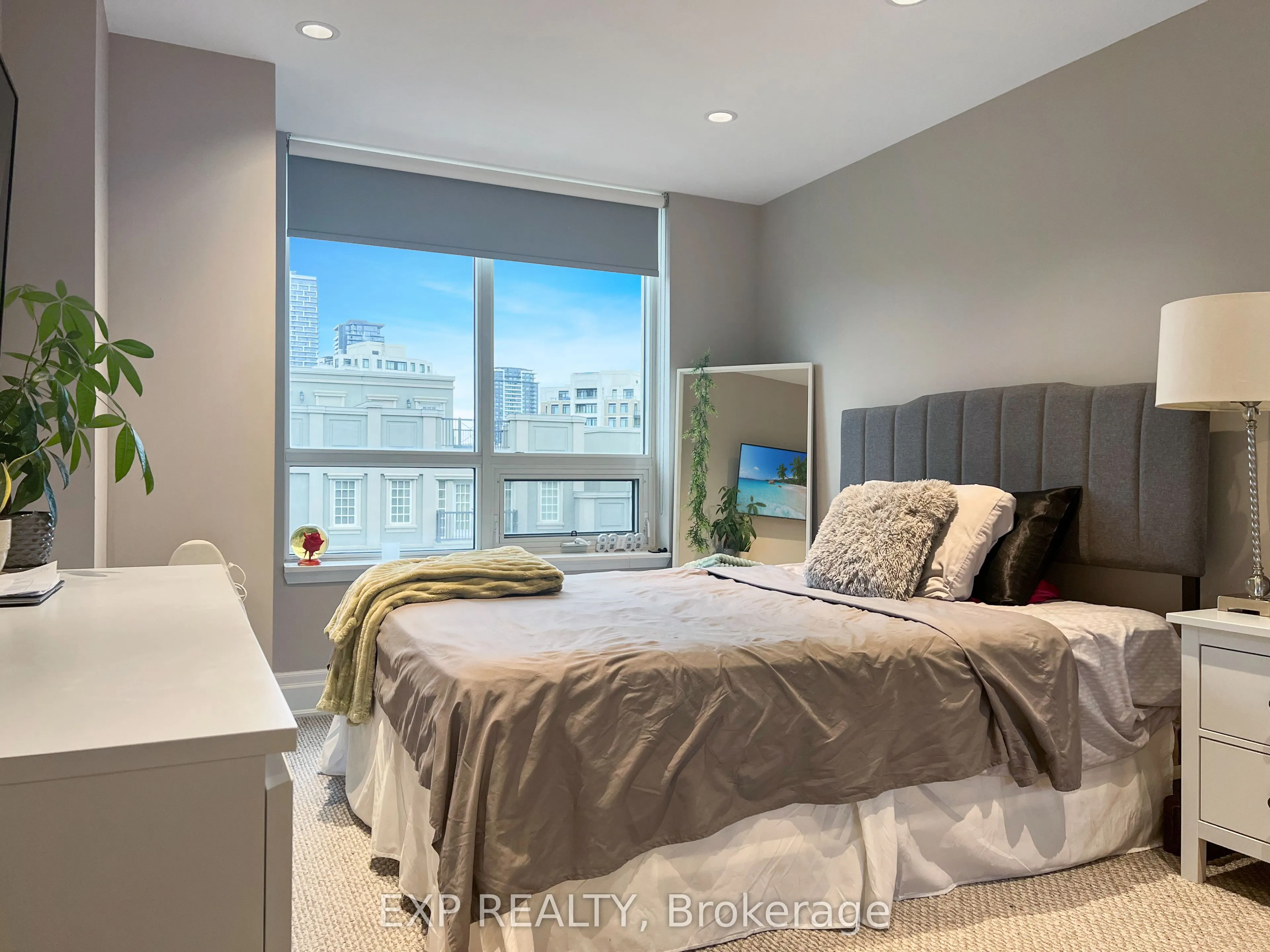 39 Upper Duke Crescent, #421