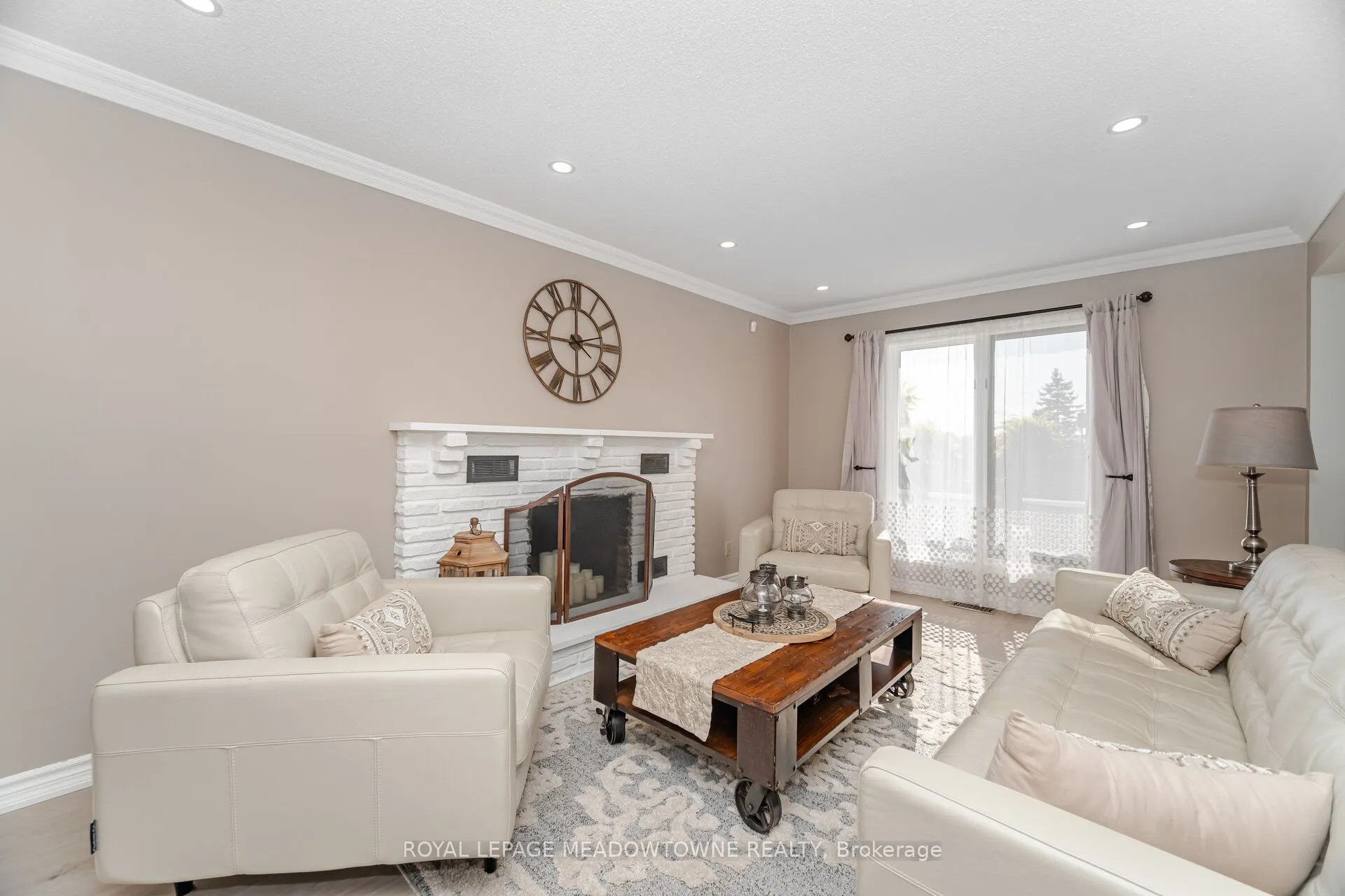 6 Hollis Crescent