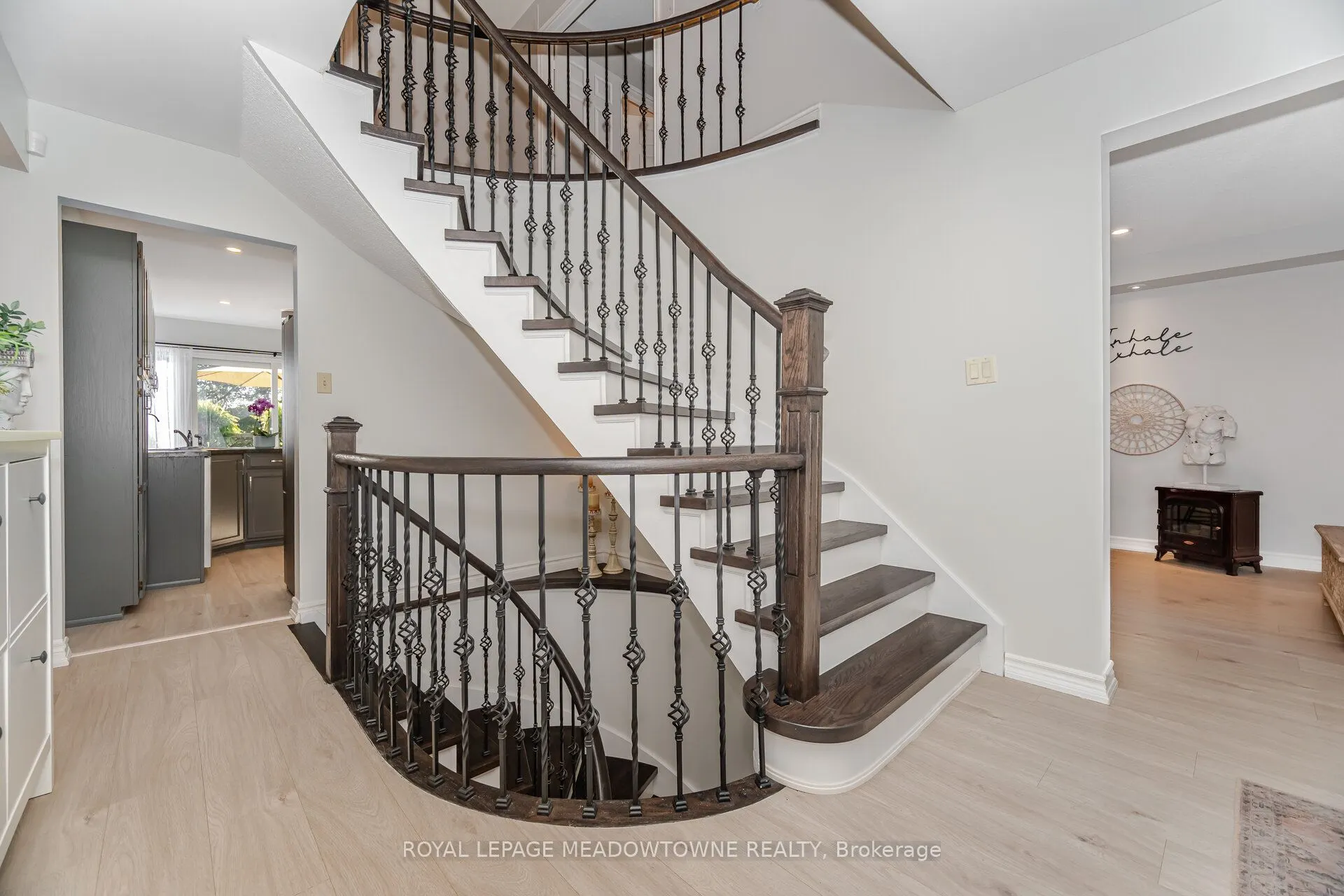 6 Hollis Crescent