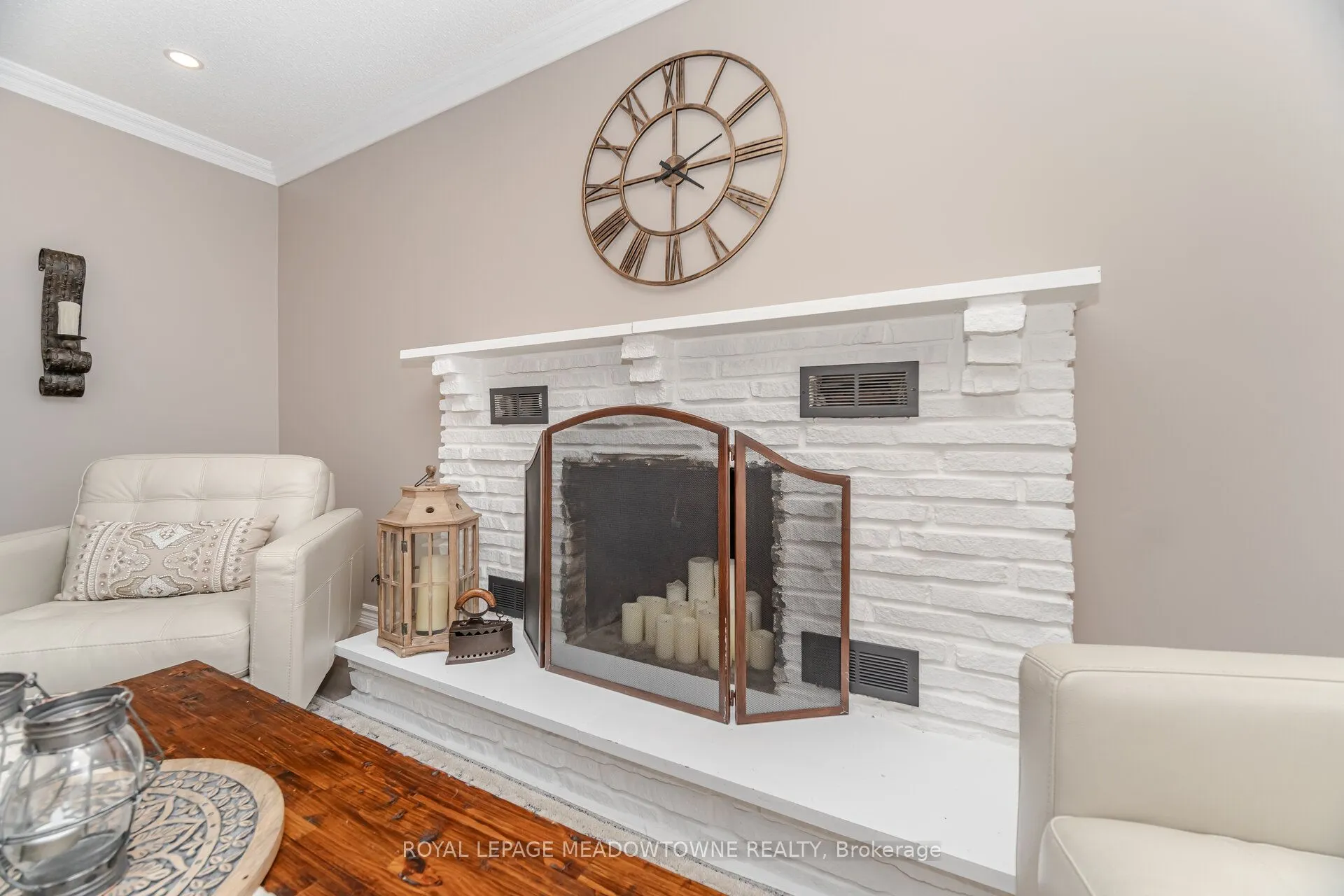 6 Hollis Crescent