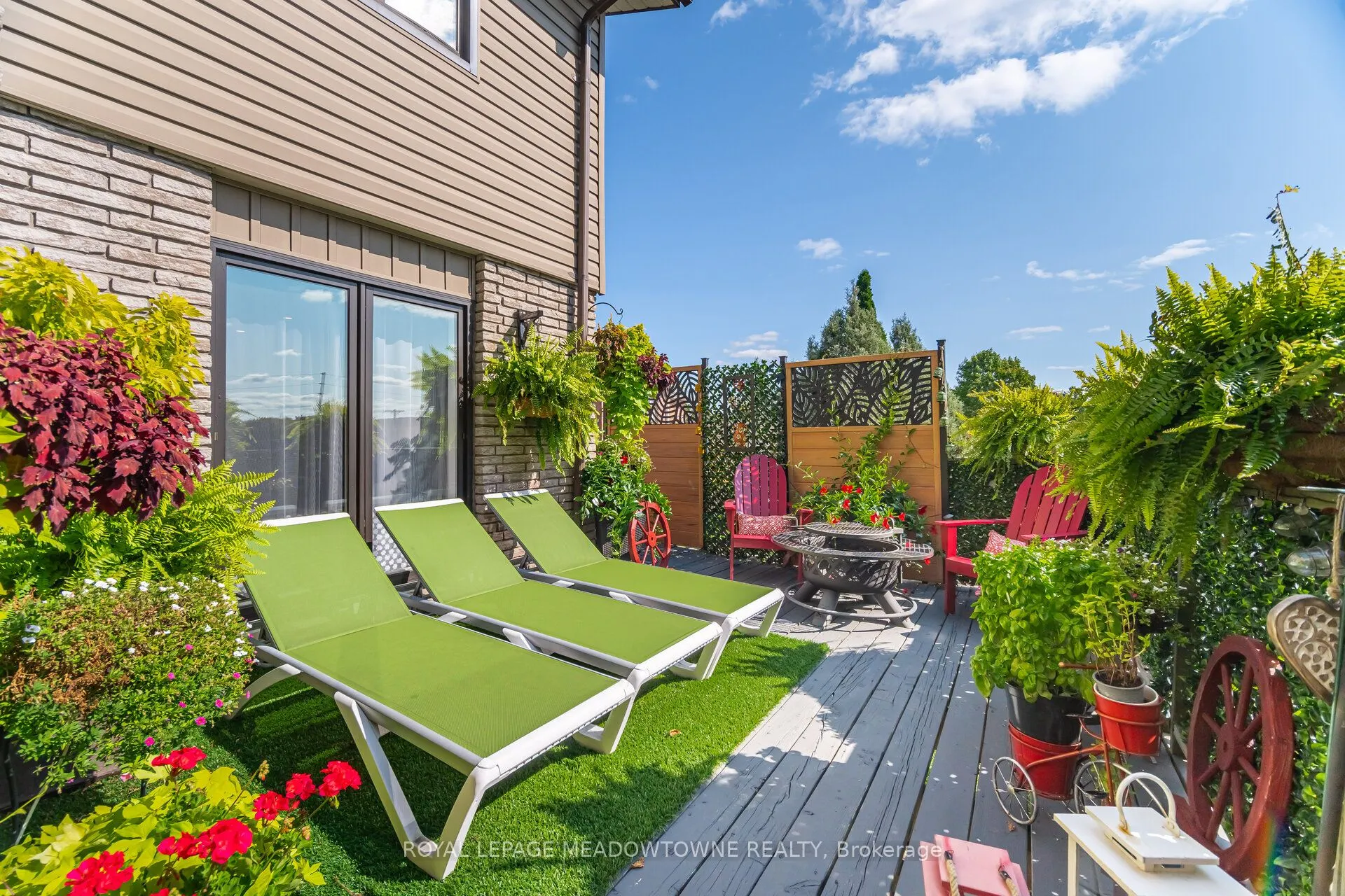 6 Hollis Crescent