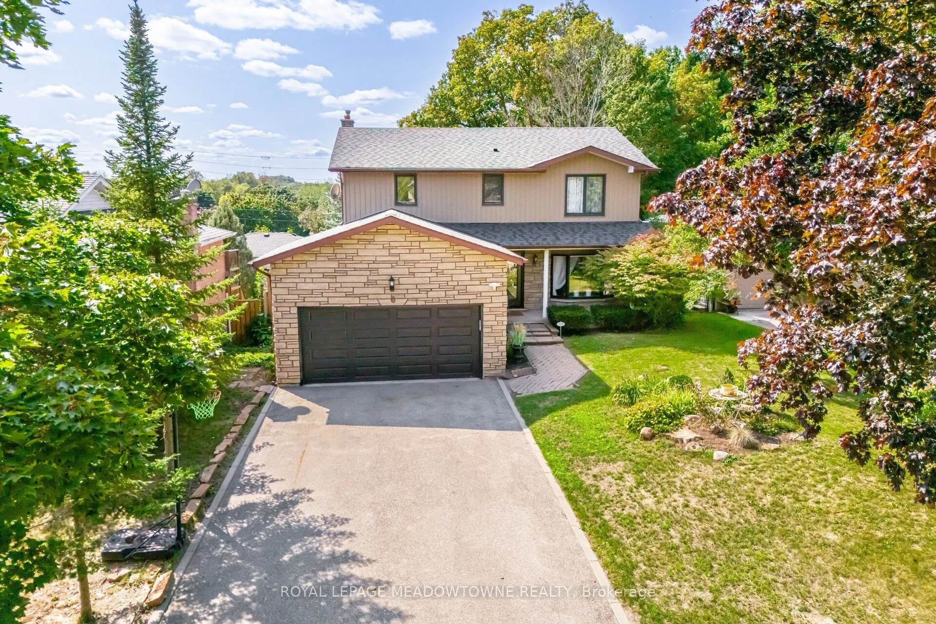 6 Hollis Crescent