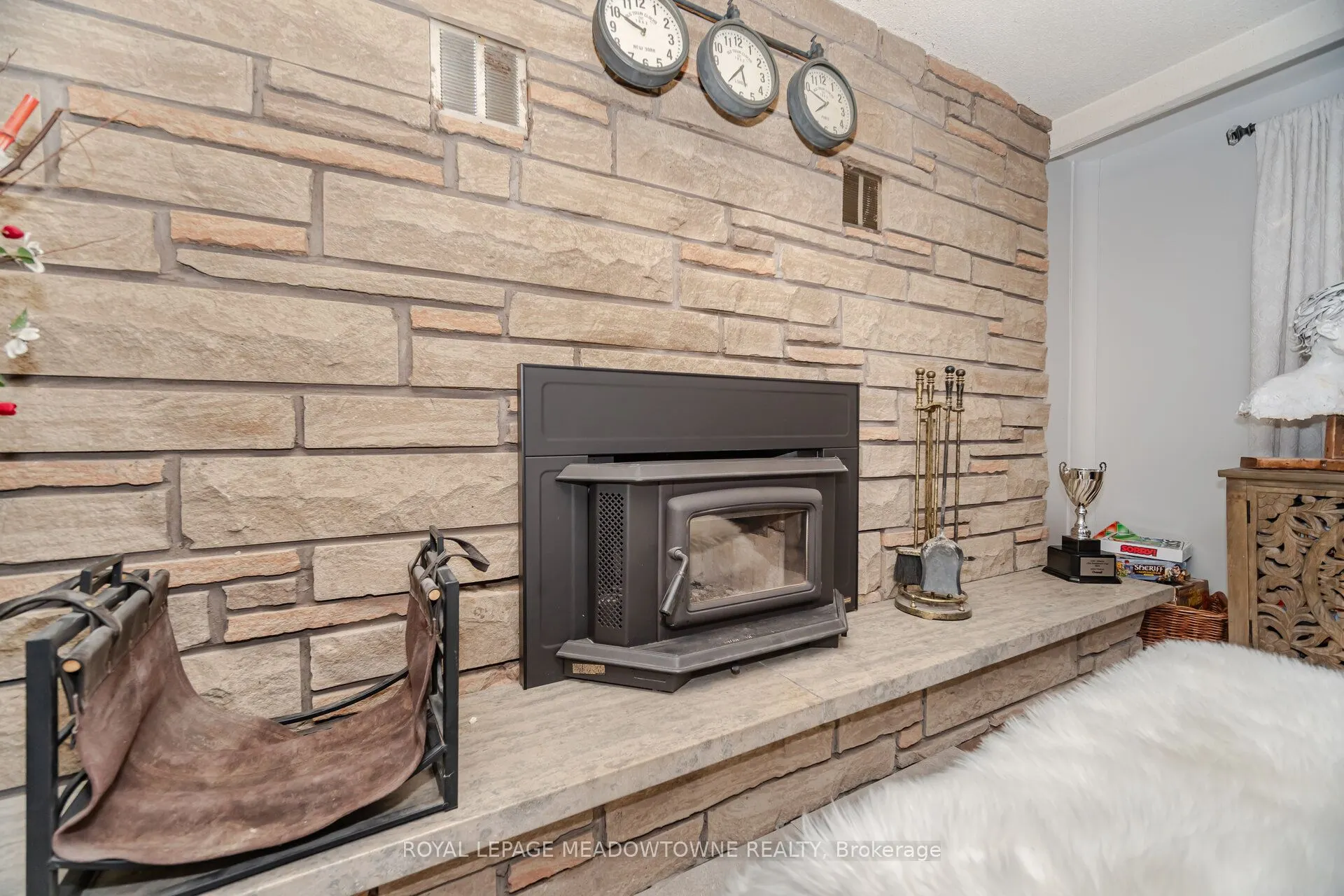 6 Hollis Crescent