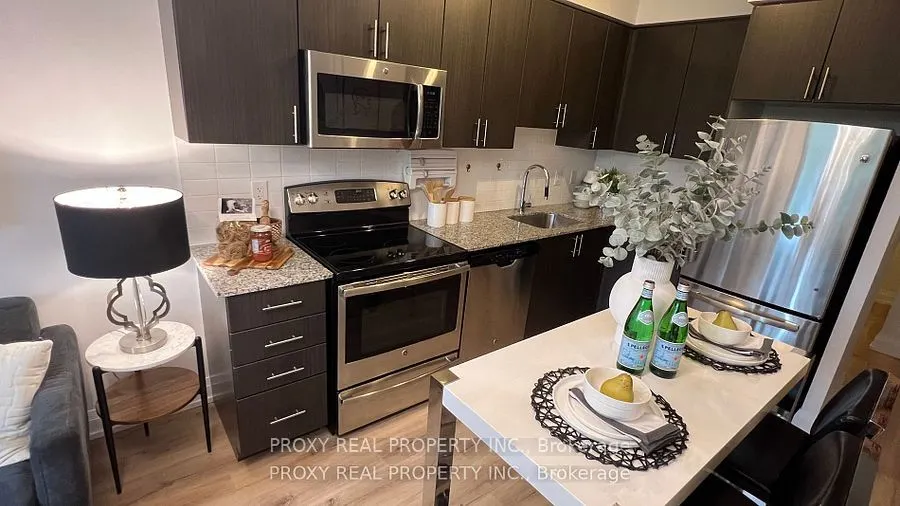 7165 Yonge Street S, #215