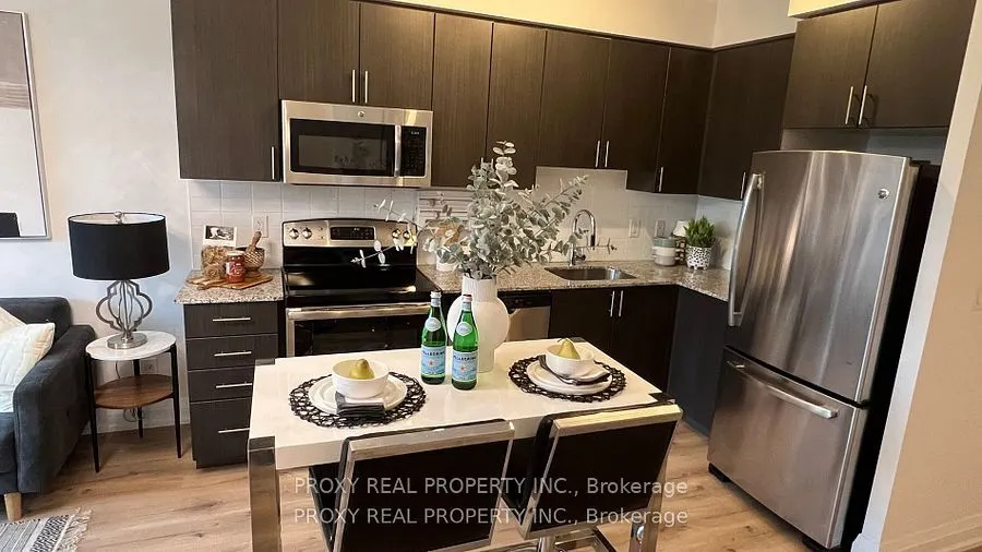 7165 Yonge Street S, #215