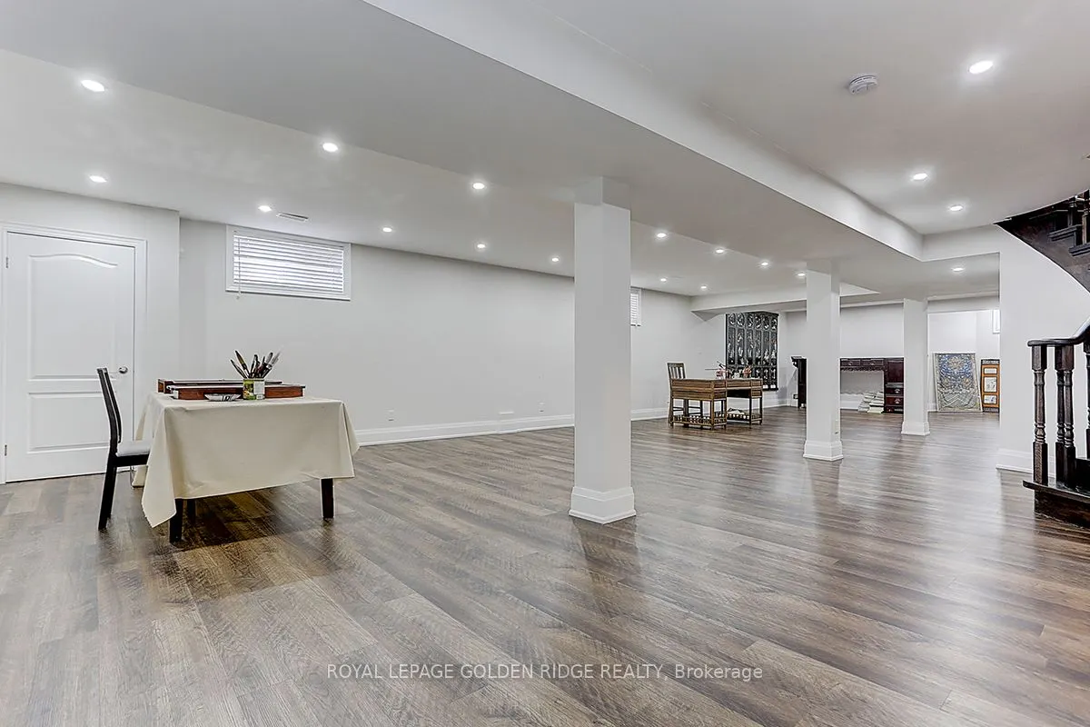 11 Hillsborough Court
