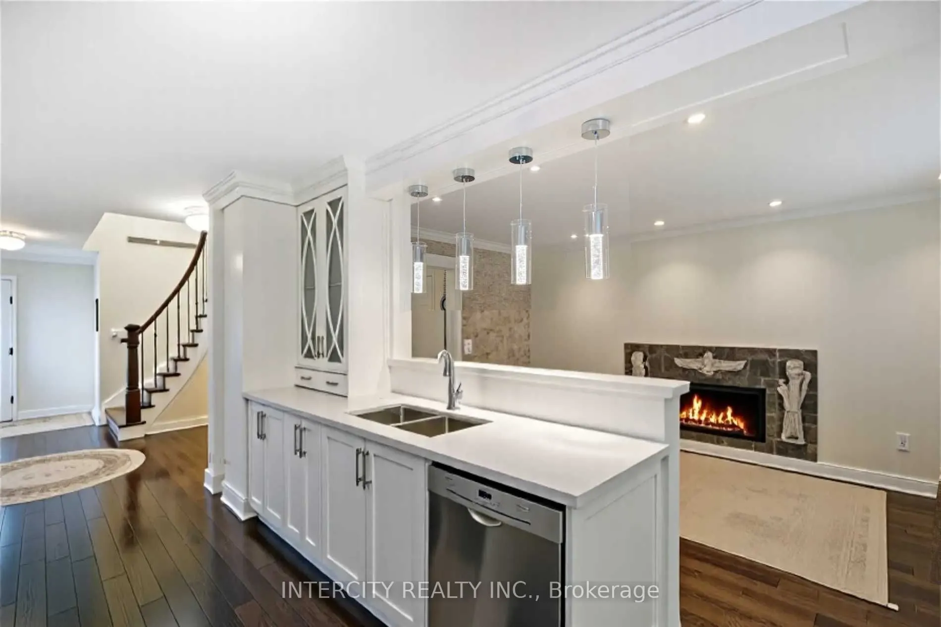 85 Houseman Crescent