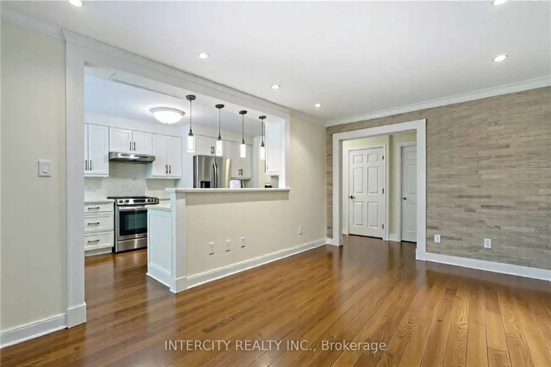 85 Houseman Crescent