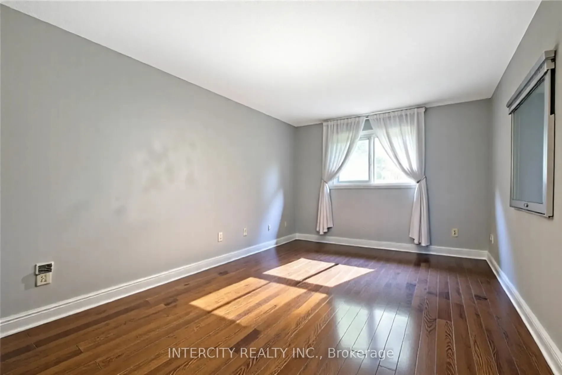 85 Houseman Crescent