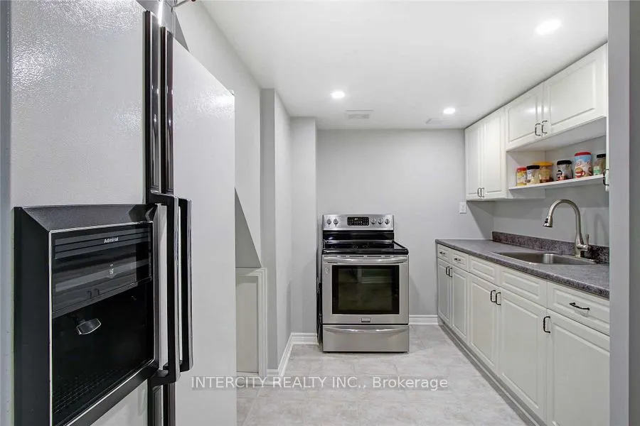 85 Houseman Crescent