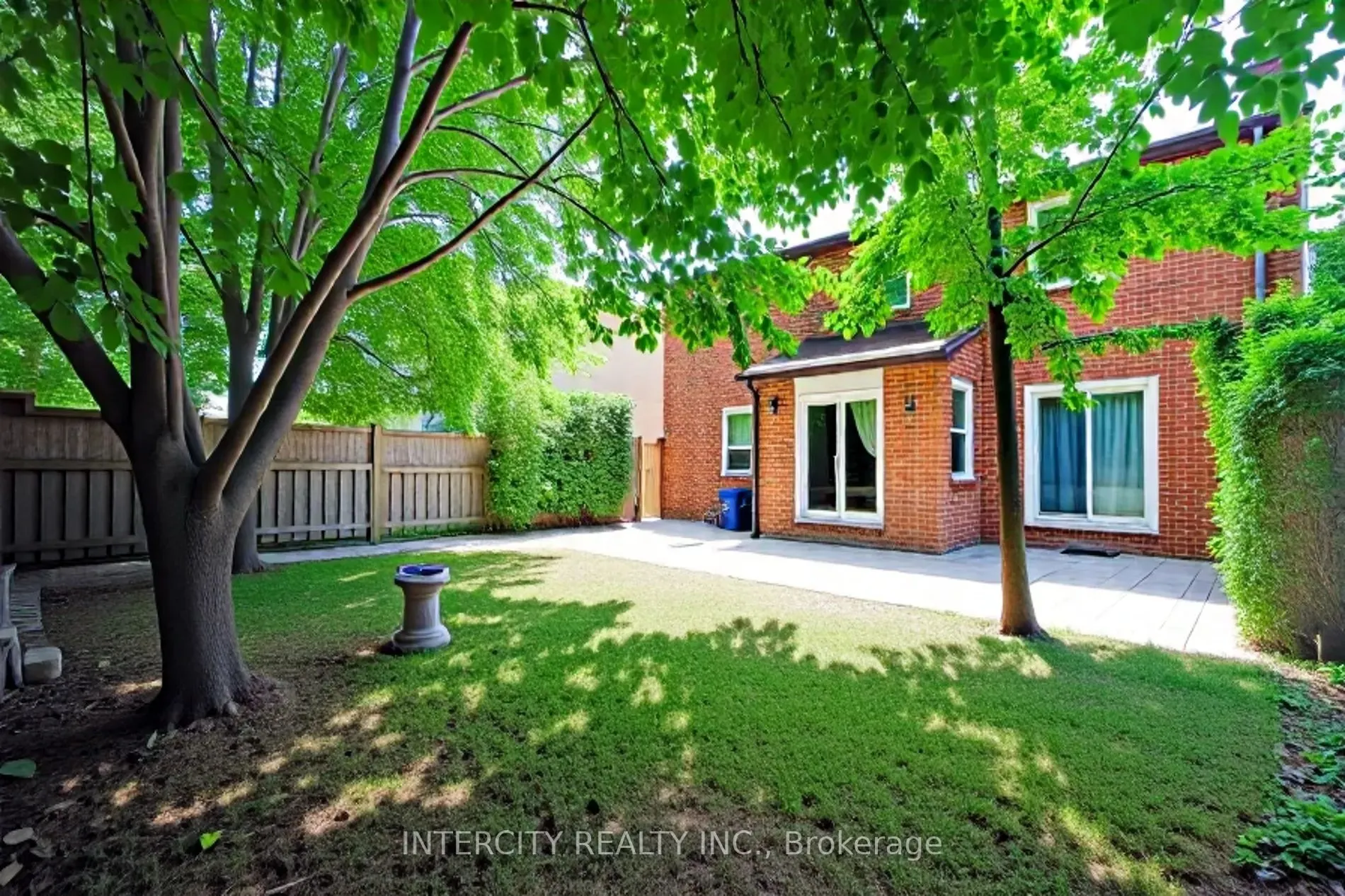 85 Houseman Crescent