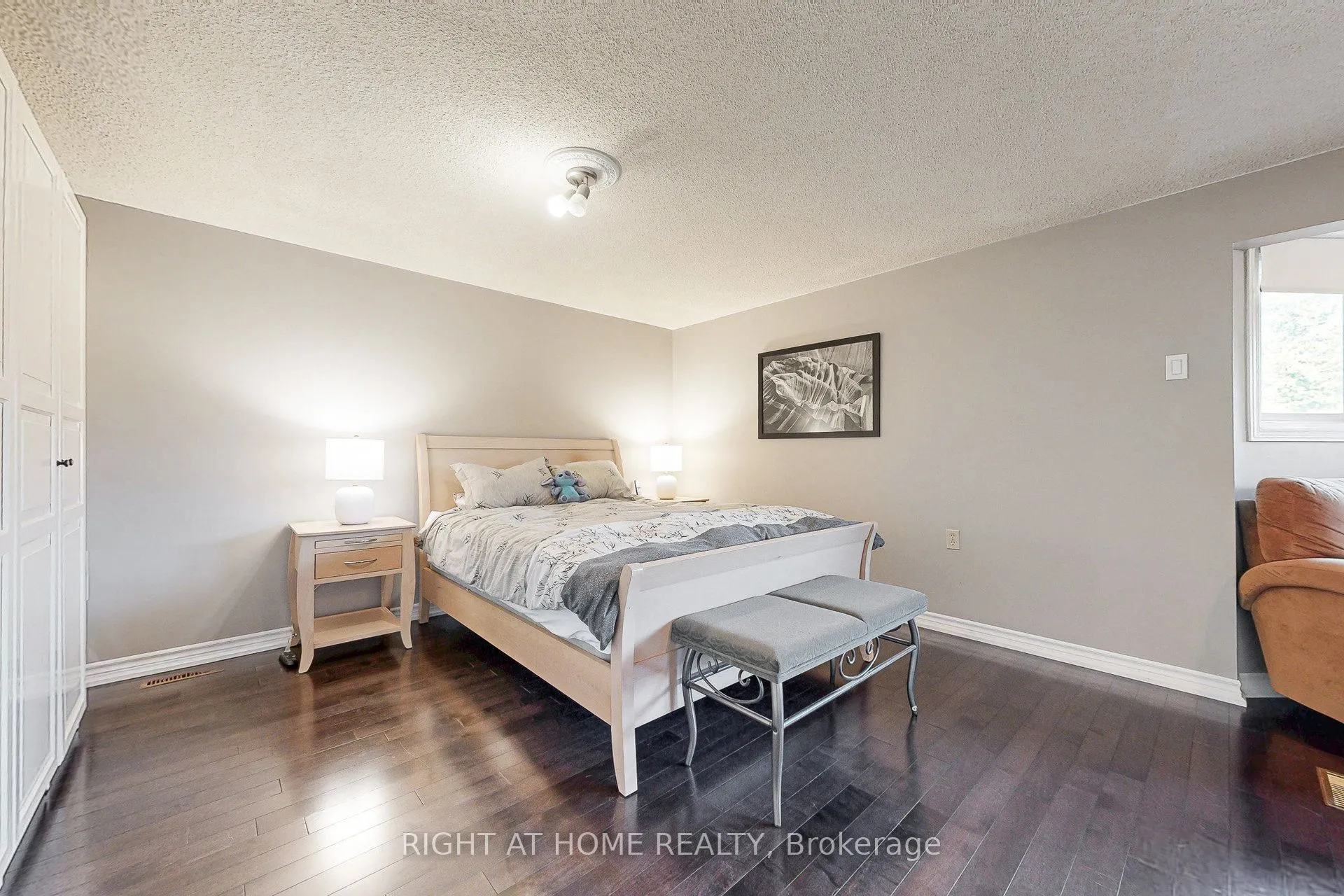 8 Lockridge Avenue