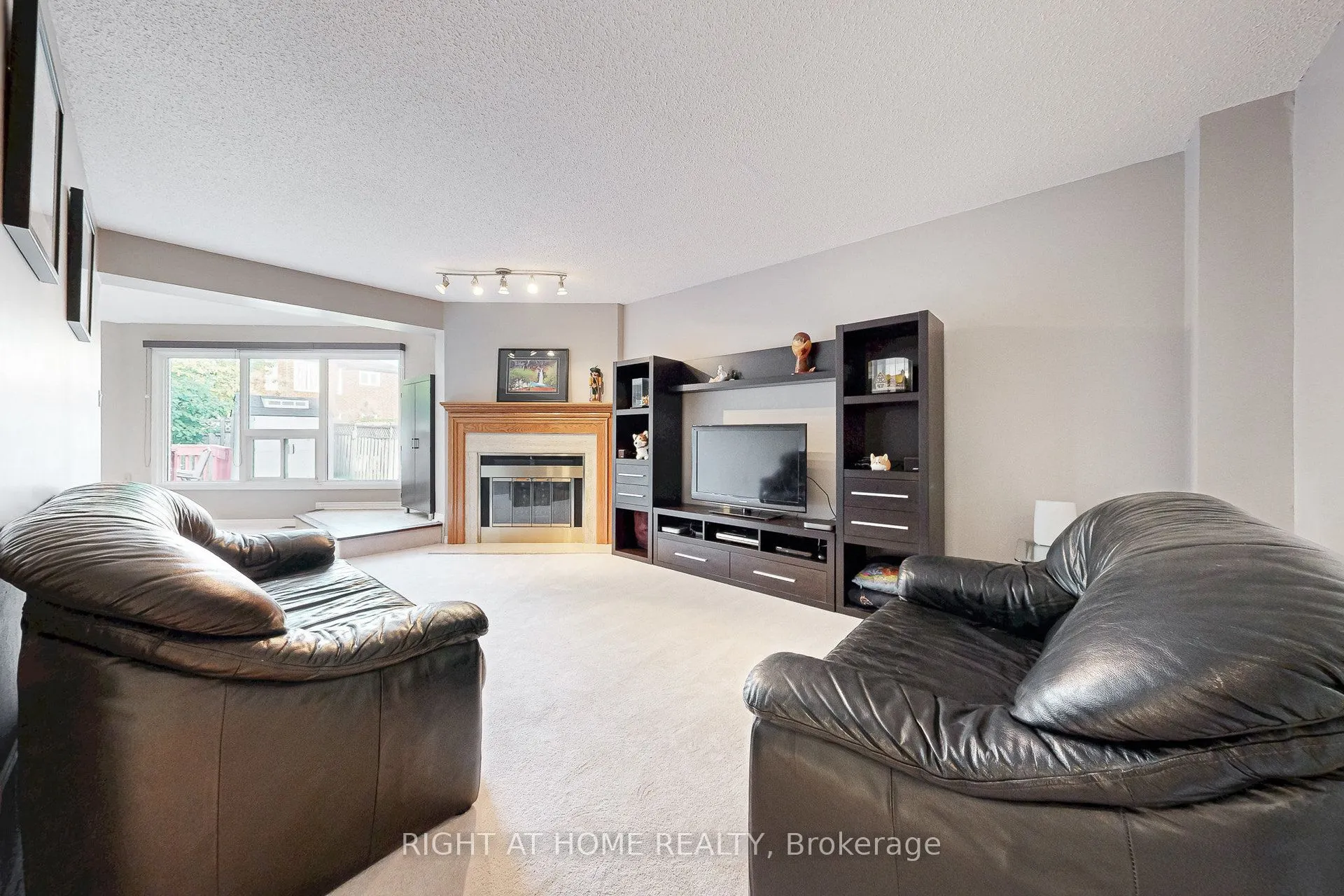 8 Lockridge Avenue