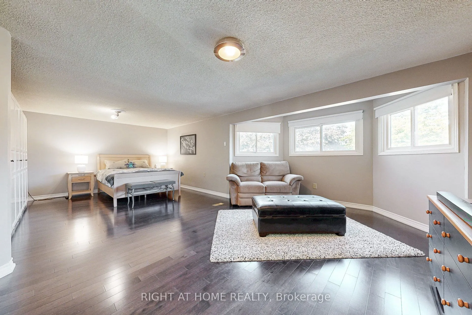 8 Lockridge Avenue