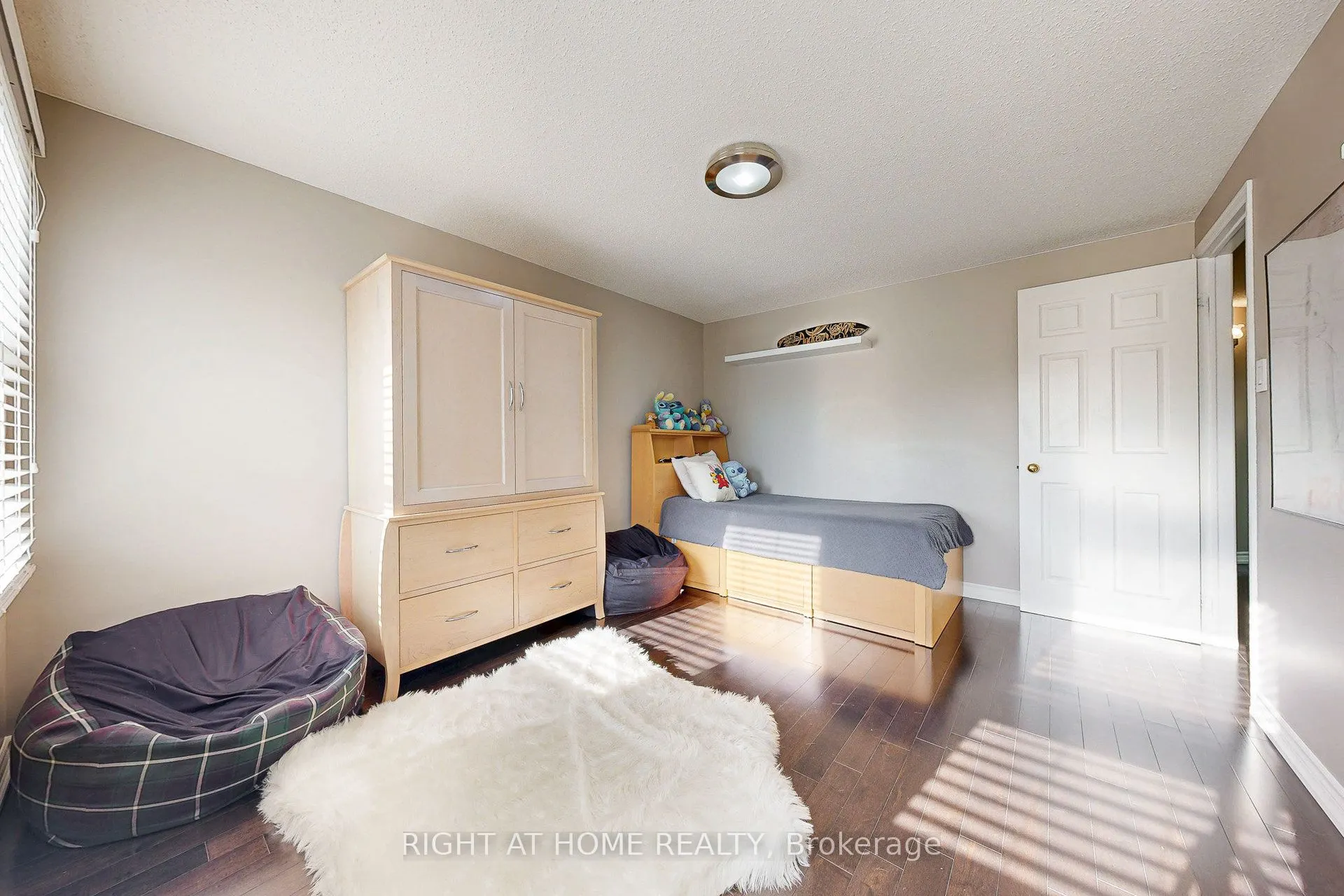 8 Lockridge Avenue