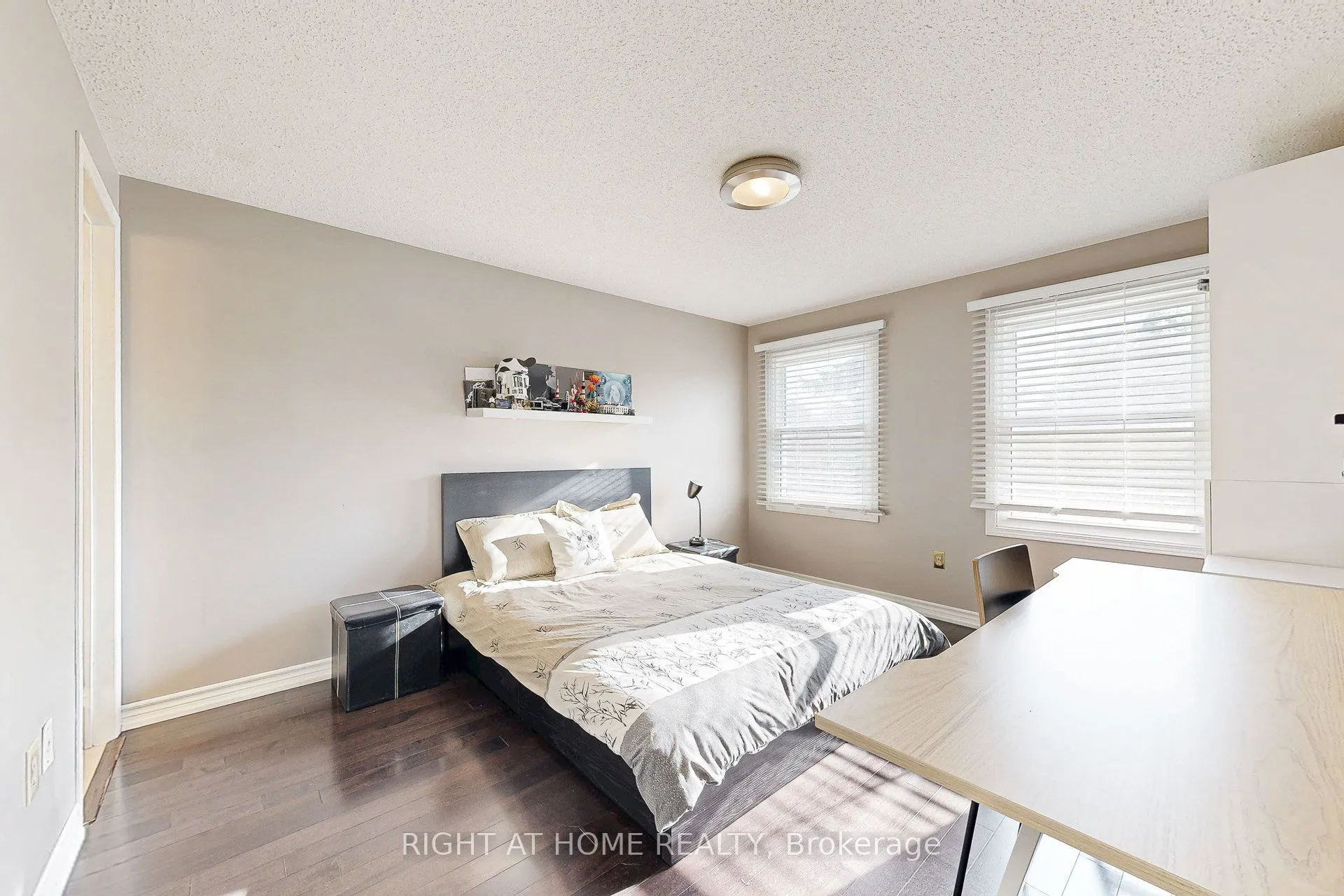 8 Lockridge Avenue