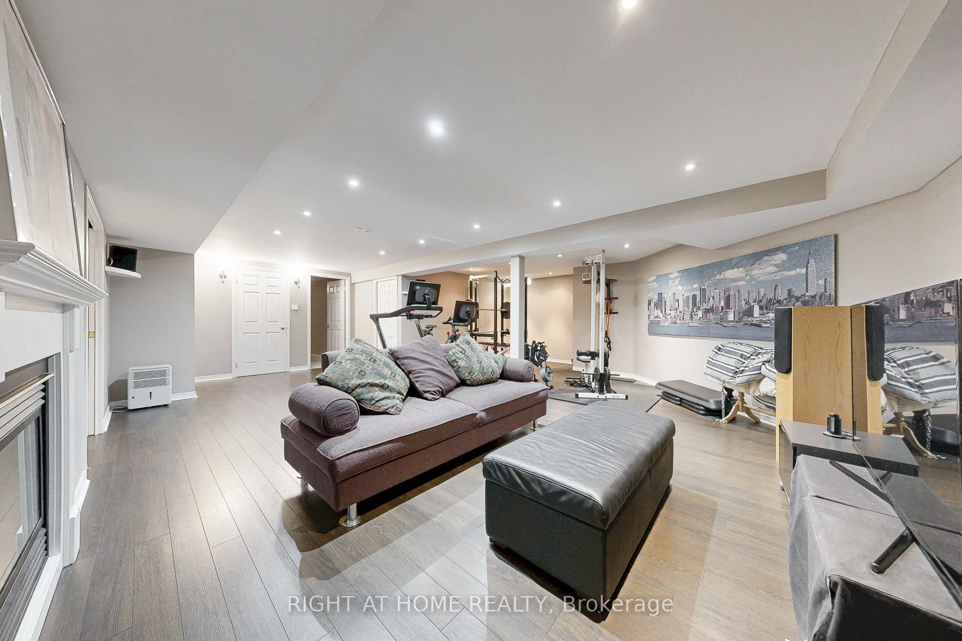 8 Lockridge Avenue