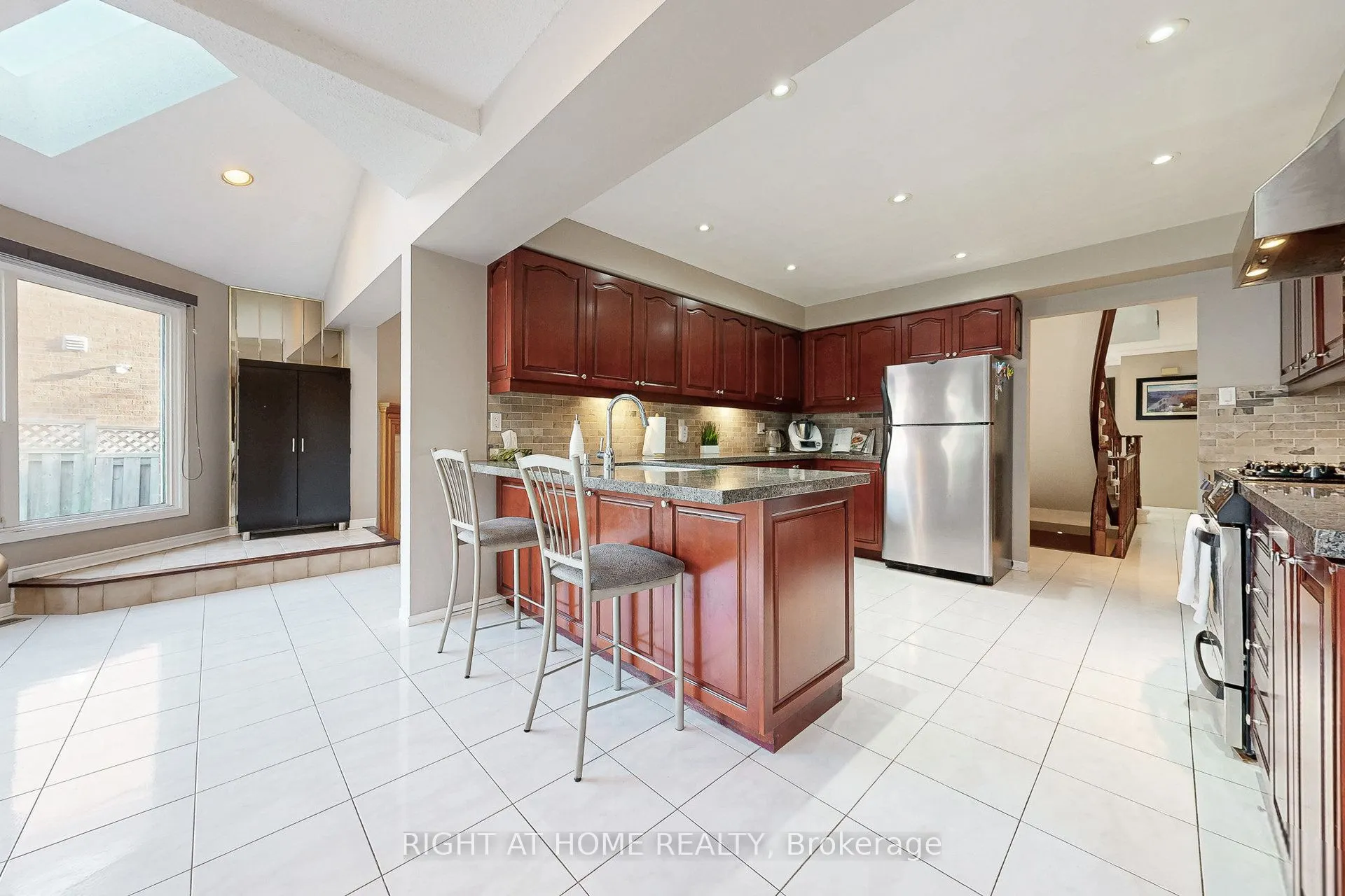 8 Lockridge Avenue