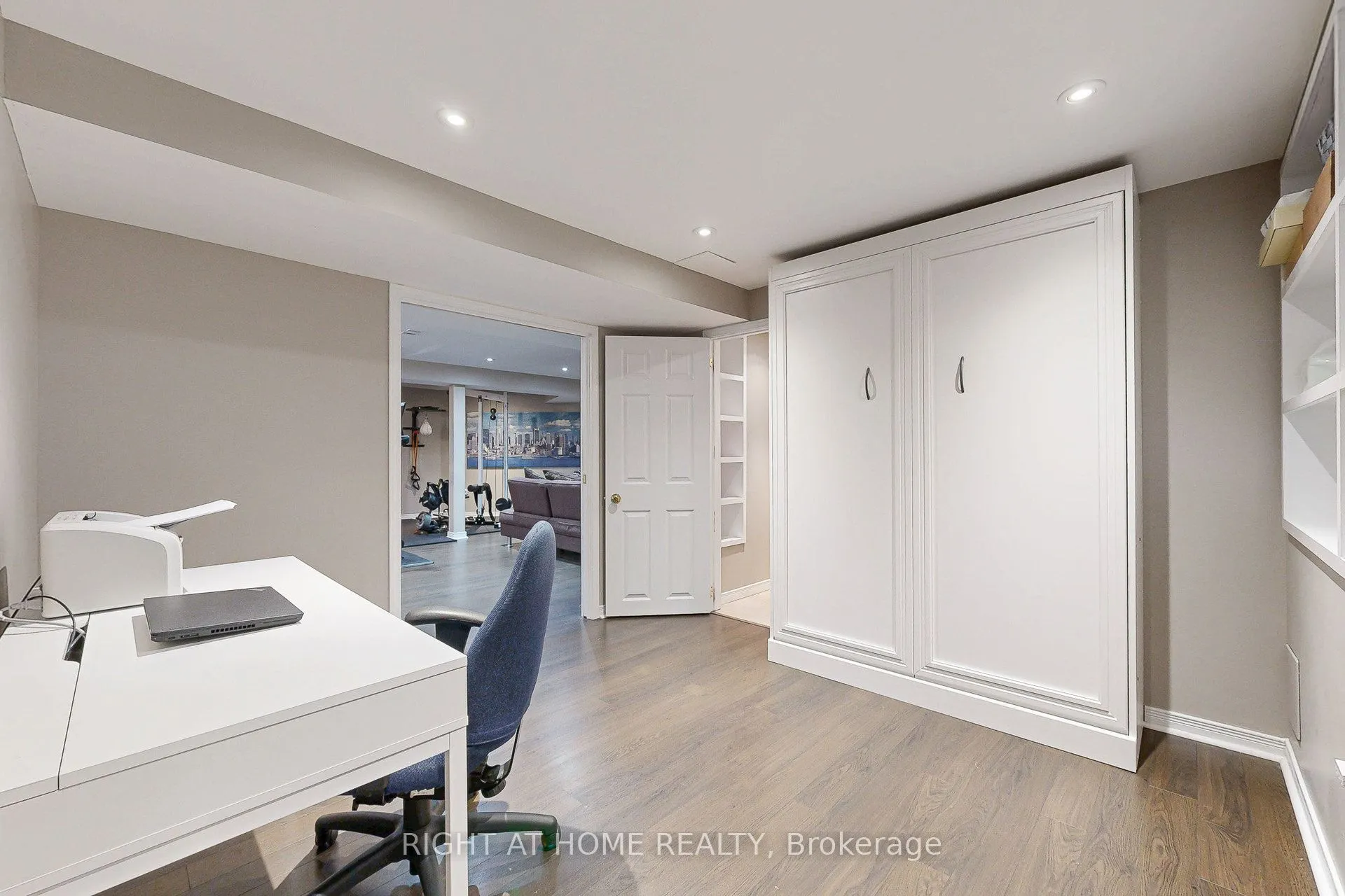 8 Lockridge Avenue