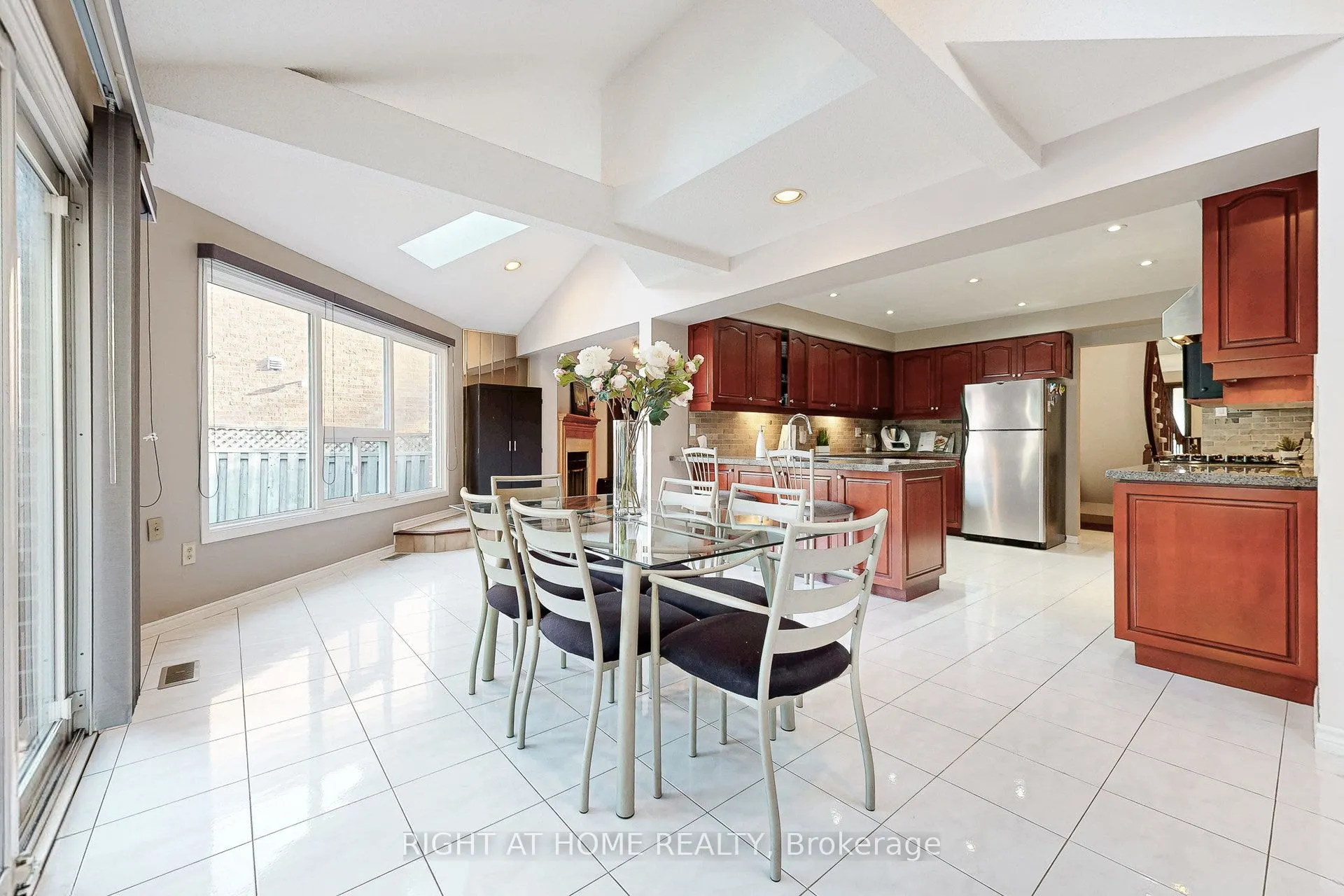 8 Lockridge Avenue