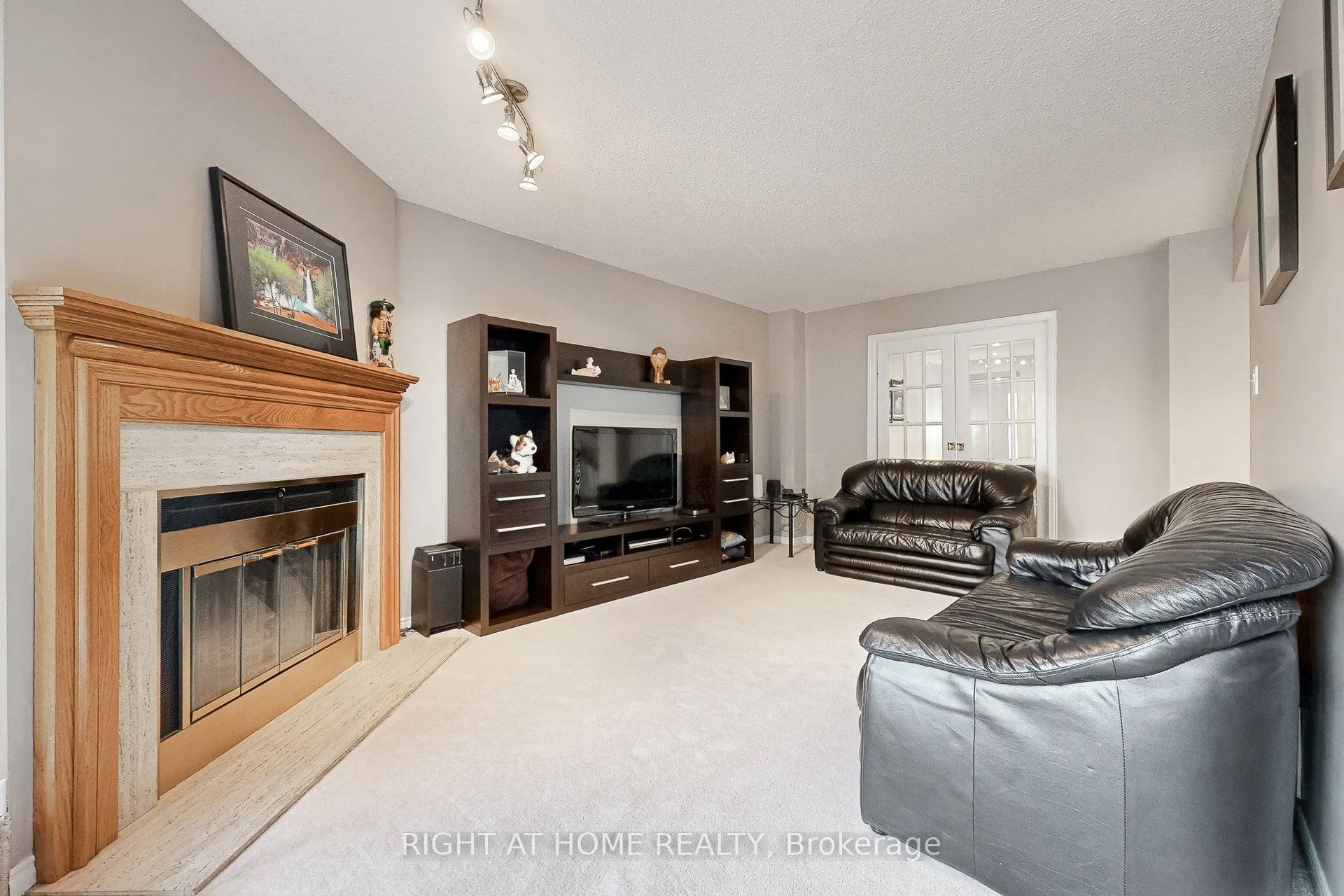 8 Lockridge Avenue