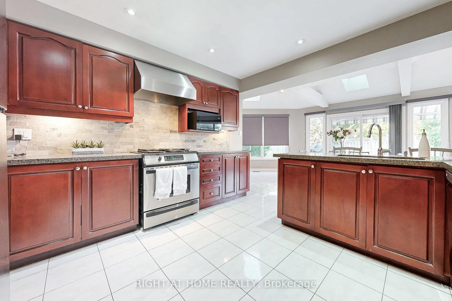 8 Lockridge Avenue