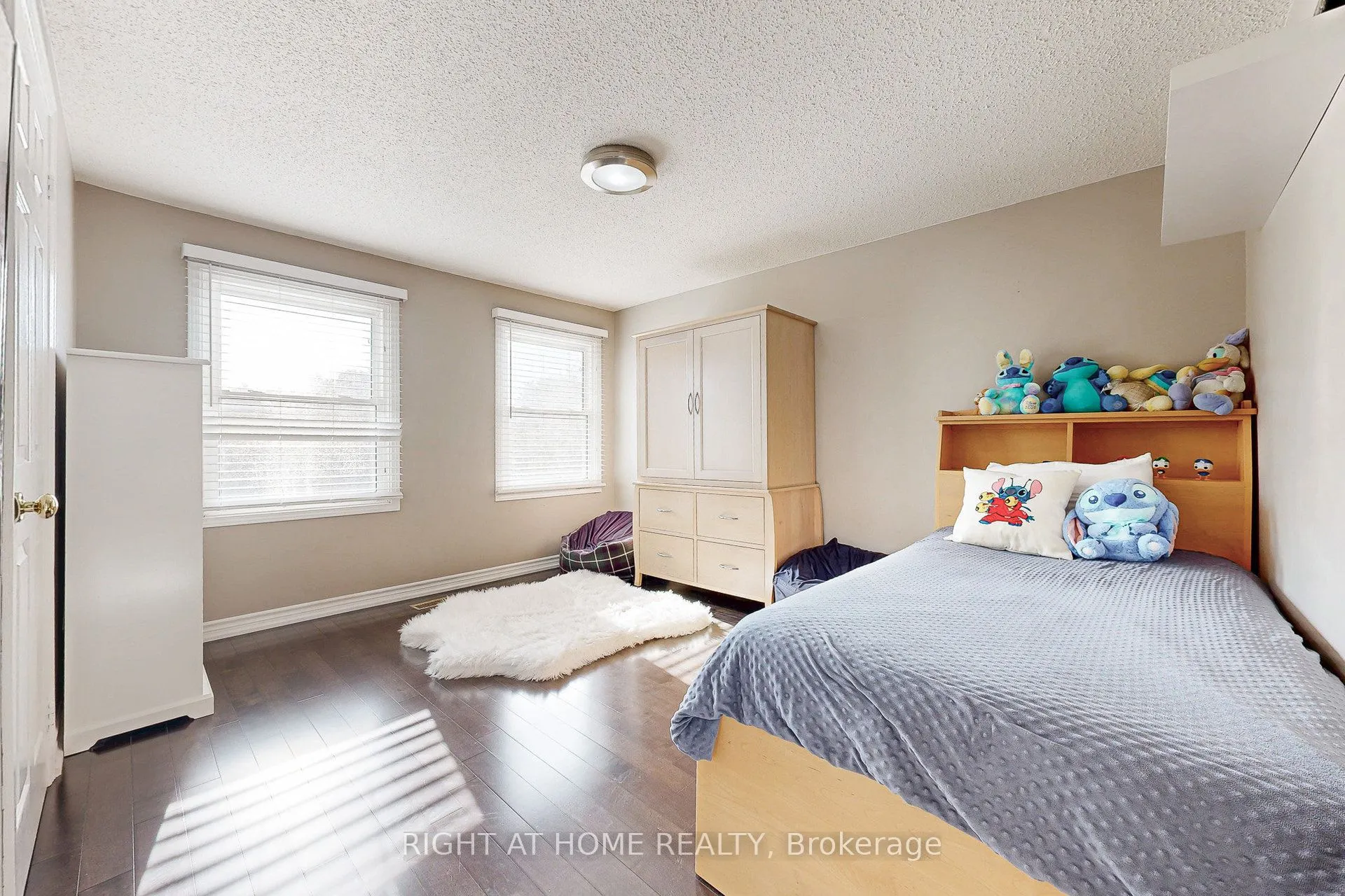 8 Lockridge Avenue