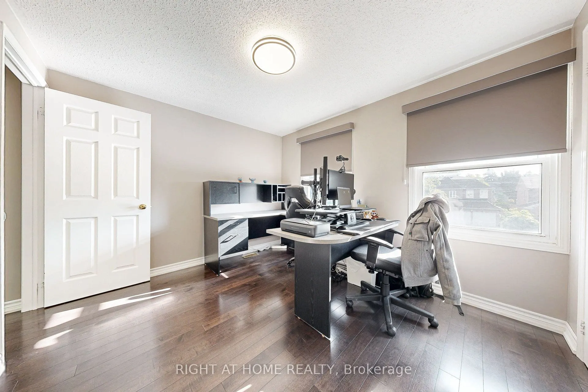 8 Lockridge Avenue