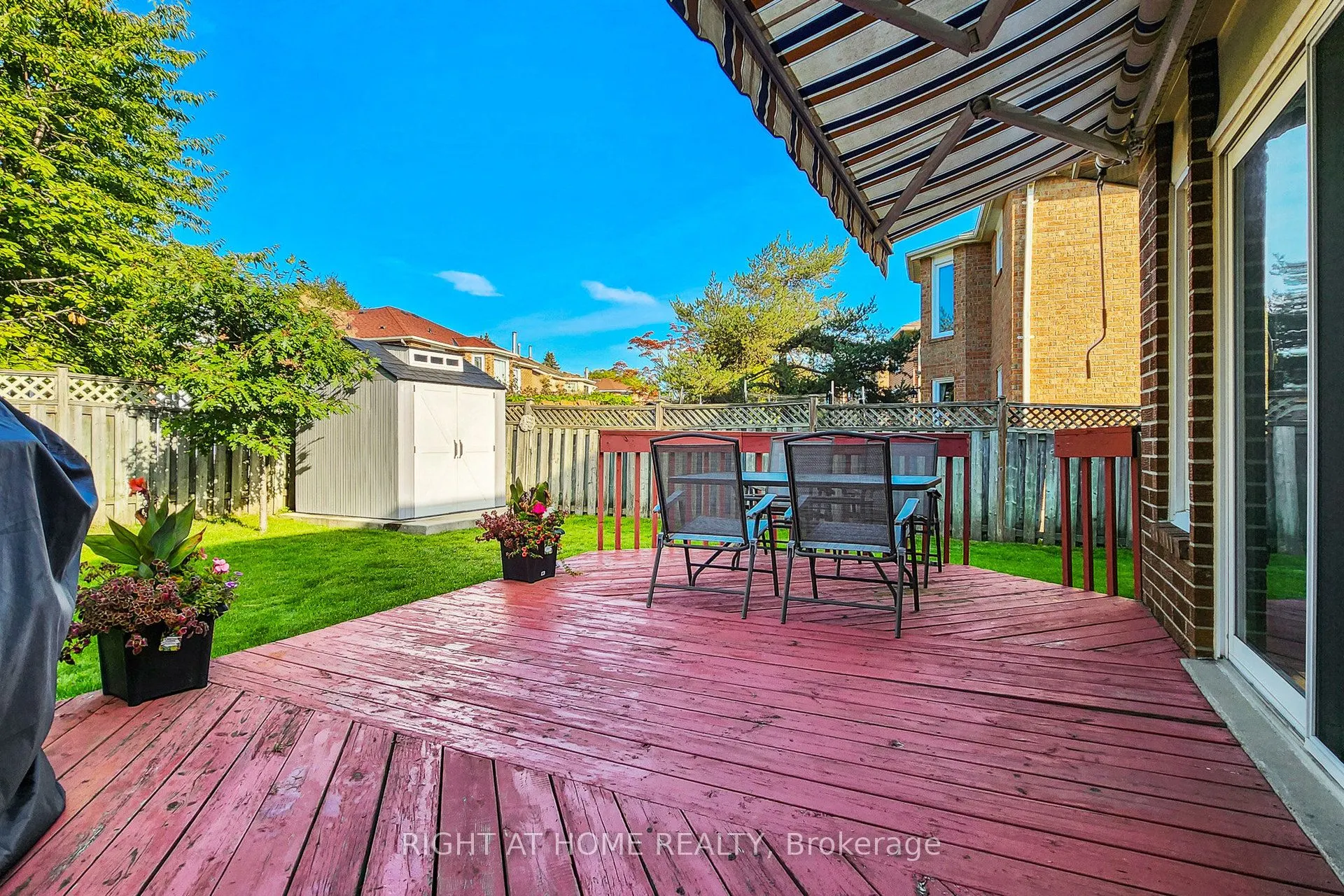 8 Lockridge Avenue