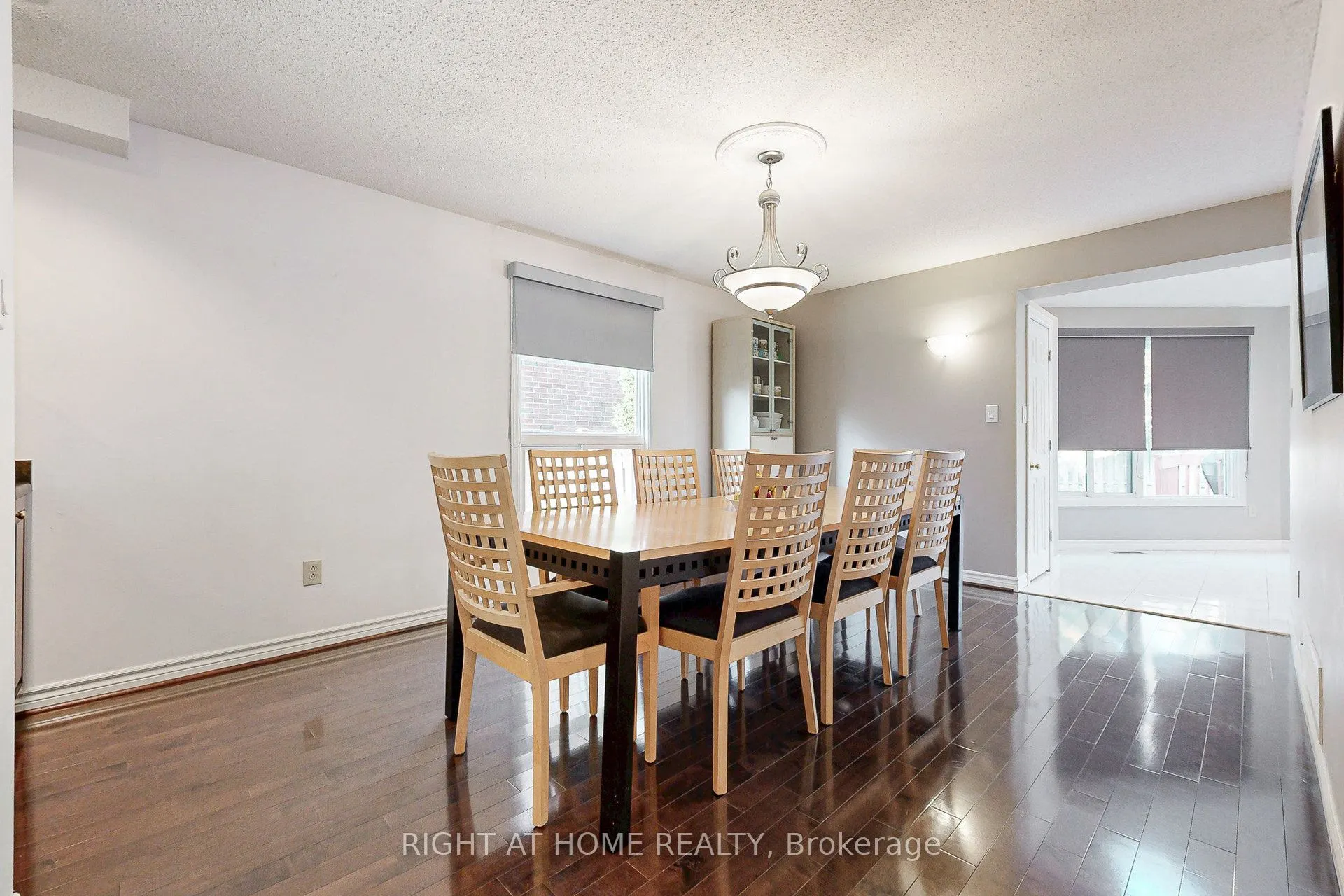 8 Lockridge Avenue