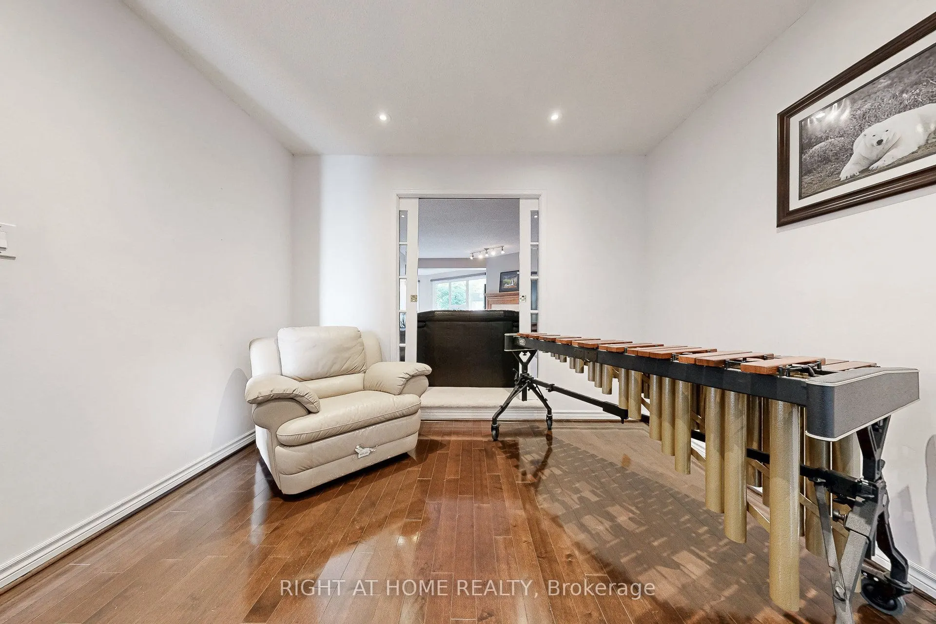 8 Lockridge Avenue