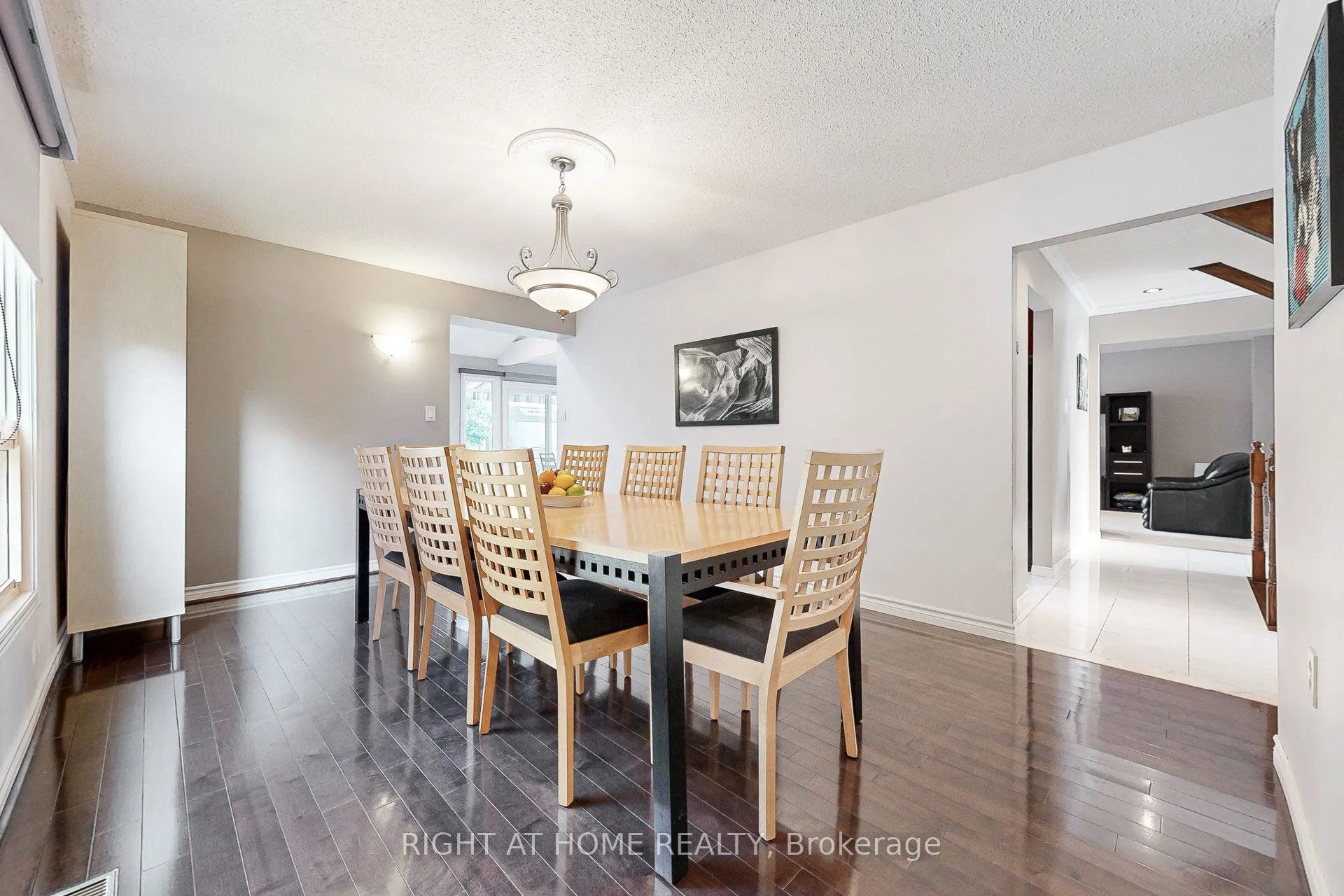 8 Lockridge Avenue